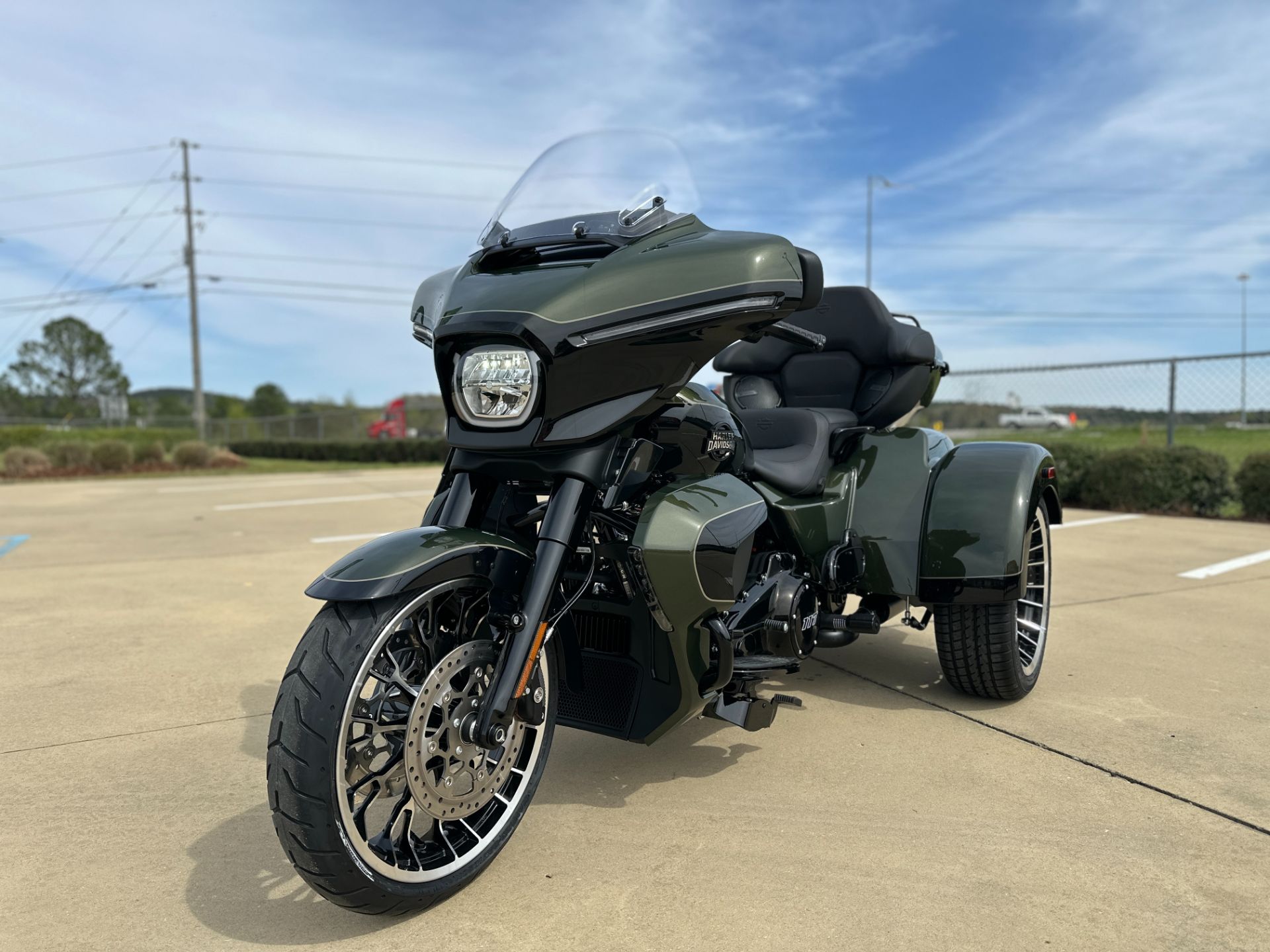 853827 2026 FLHLT harley davidson street glide 3 limited trike olive steel metallic vivid black - Photo 3