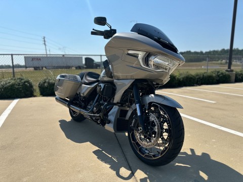 952826 2023 harley davidson fltrxse cvo road glide touring dark platinum - Photo 2