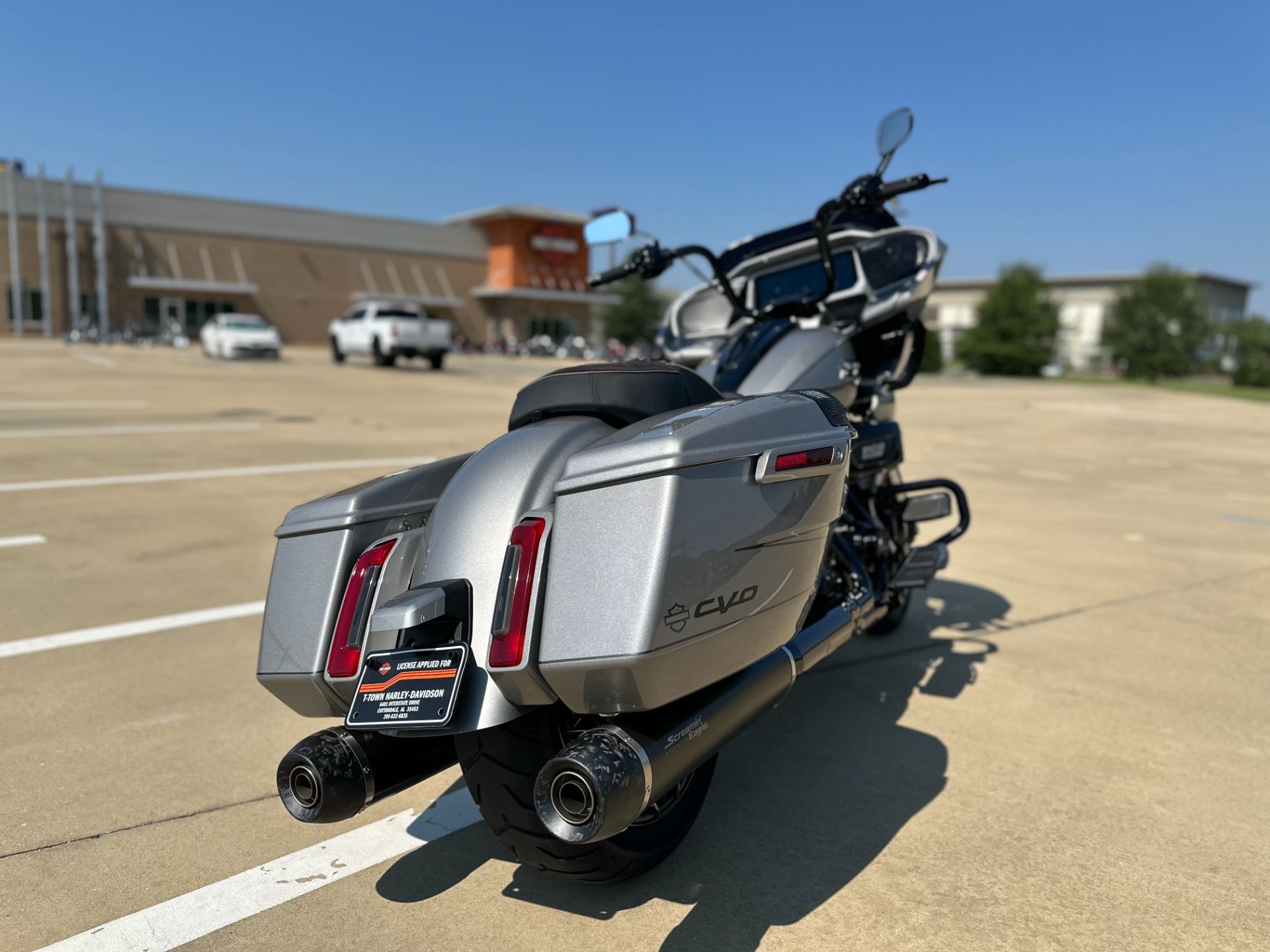 952826 2023 harley davidson fltrxse cvo road glide touring dark platinum - Photo 6