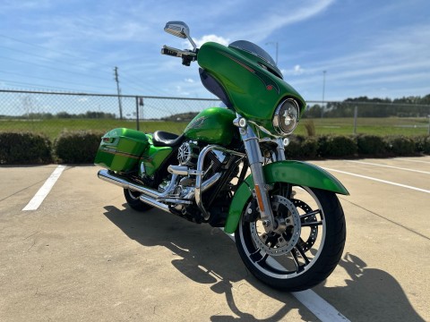 615911 2015 harley davidson  FLHX street glide touring radioactive green - Photo 2