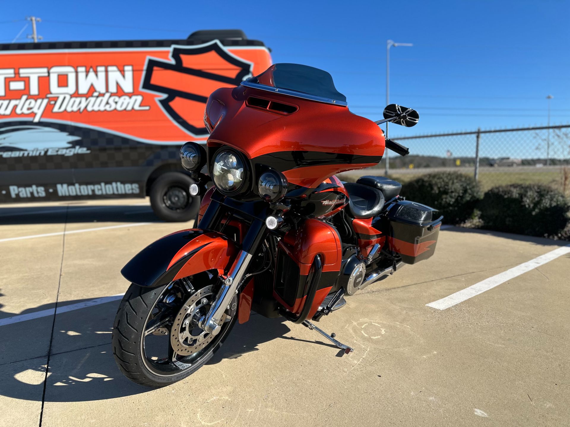 959351 2017 harley davidson flhxse cvo street glide touring sunburst orange starfire black - Photo 3