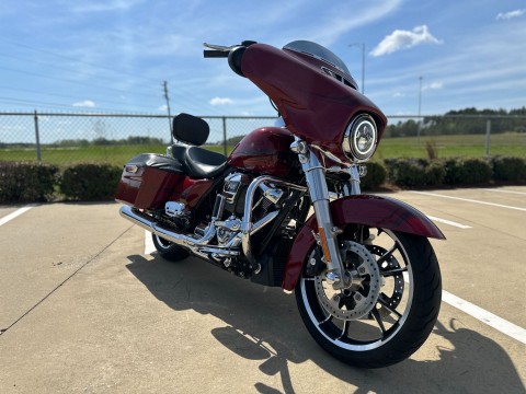 618887 2020 harley davidson  FLHX street glide touring stiletto red - Photo 2