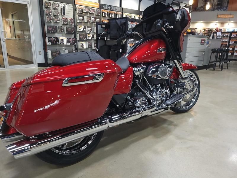 2025 Harley-Davidson Street Glide® in Cottondale, Alabama - Photo 7