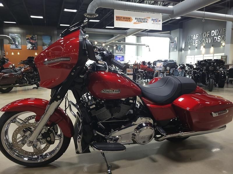 2025 Harley-Davidson Street Glide® in Cottondale, Alabama - Photo 5