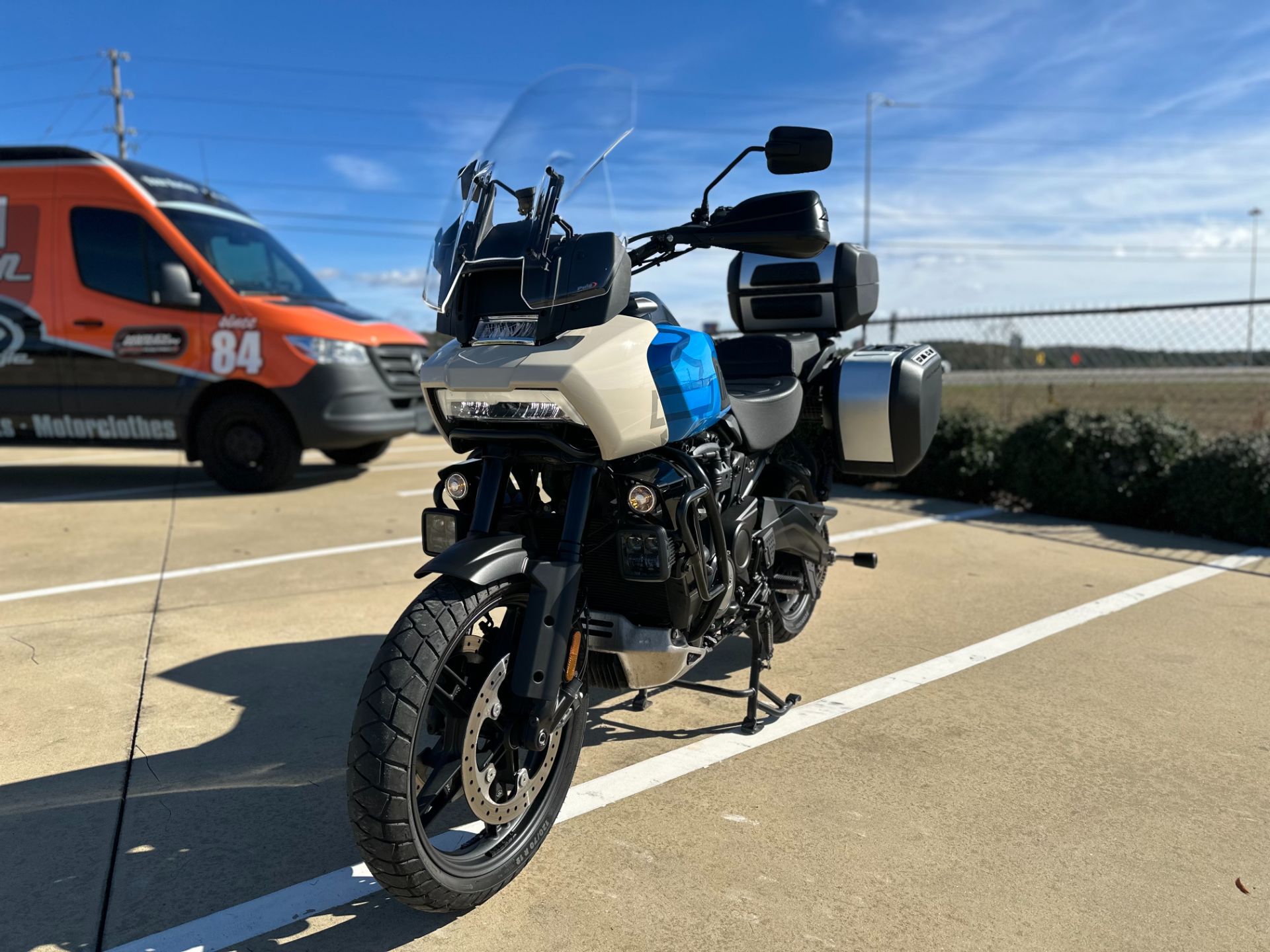 317543 2022 harley davidson ra1250s pan america 1250 special adventure touring fastback blue white sand pearl - Photo 3