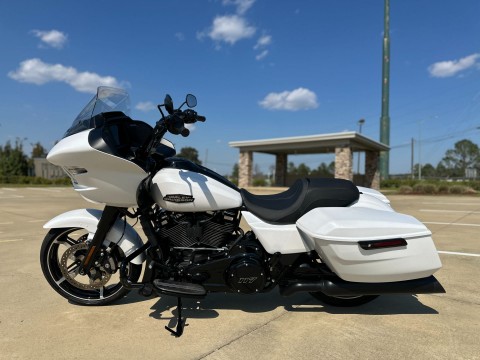 609373 2024 harley davidson fltrx road glide touring white onyx pearl - Photo 4