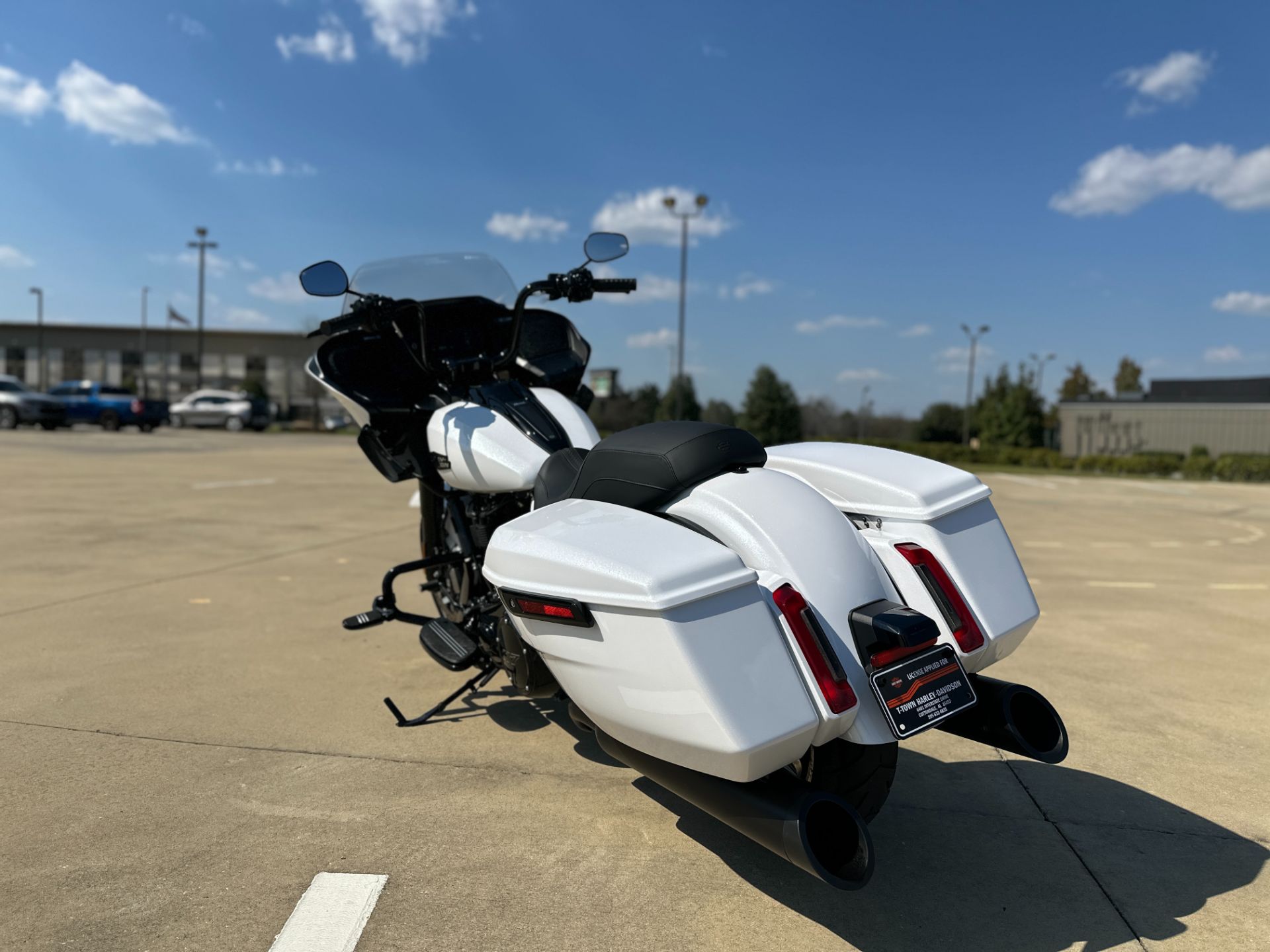 609373 2024 harley davidson fltrx road glide touring white onyx pearl - Photo 5