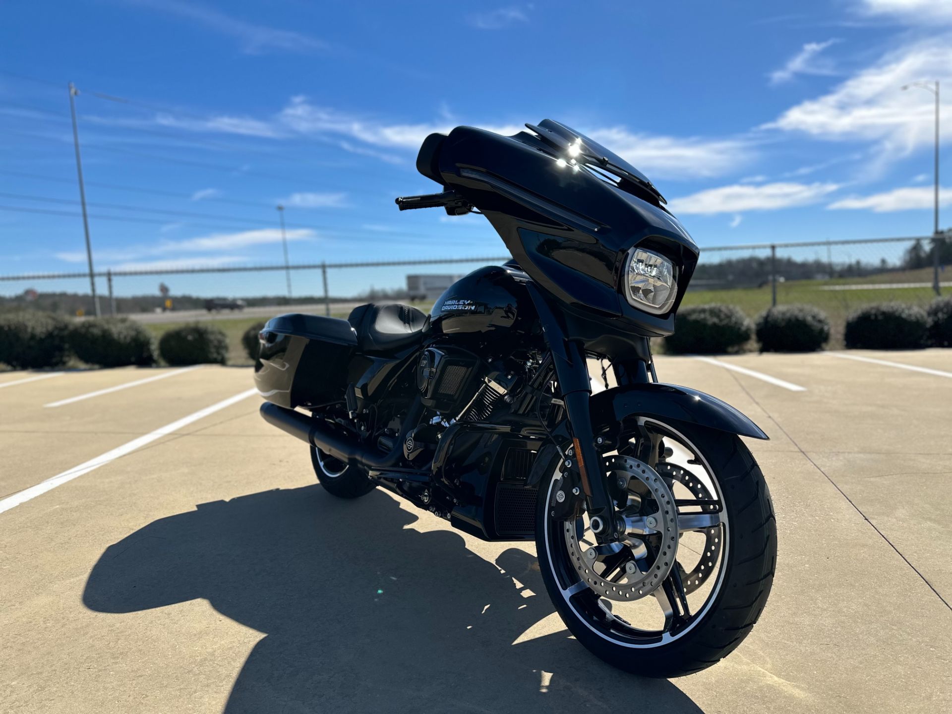 609727 2026 harley davidson flhx street glide touring vivid black - Photo 2