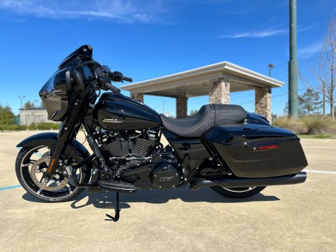 609727 2026 harley davidson flhx street glide touring vivid black - Photo 4