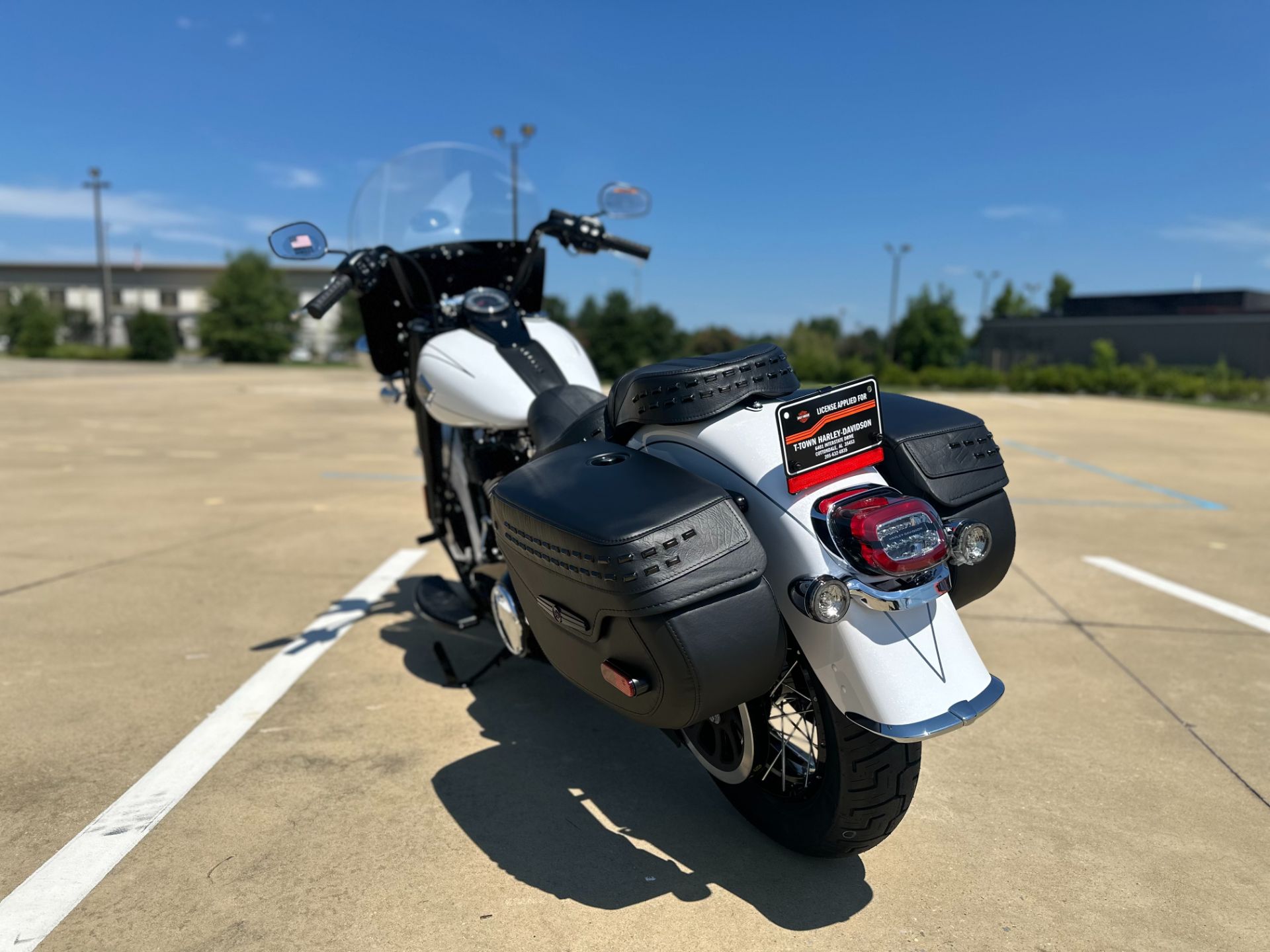 037287 2025 harley davidson flhc heritage classic cruiser white onyx pearl - Photo 5