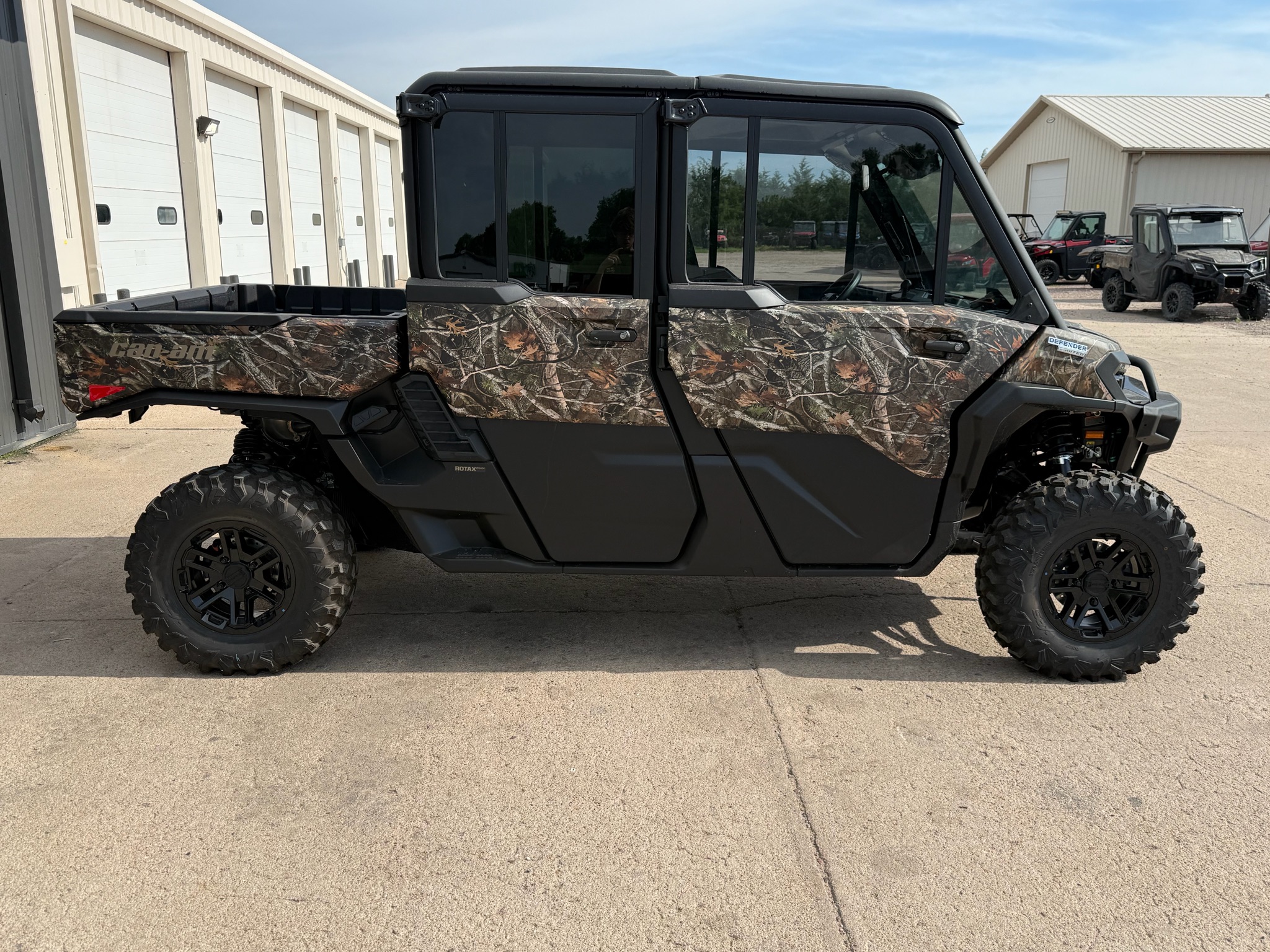 2026 Can-Am™ Defender MAX Limited HD11 8