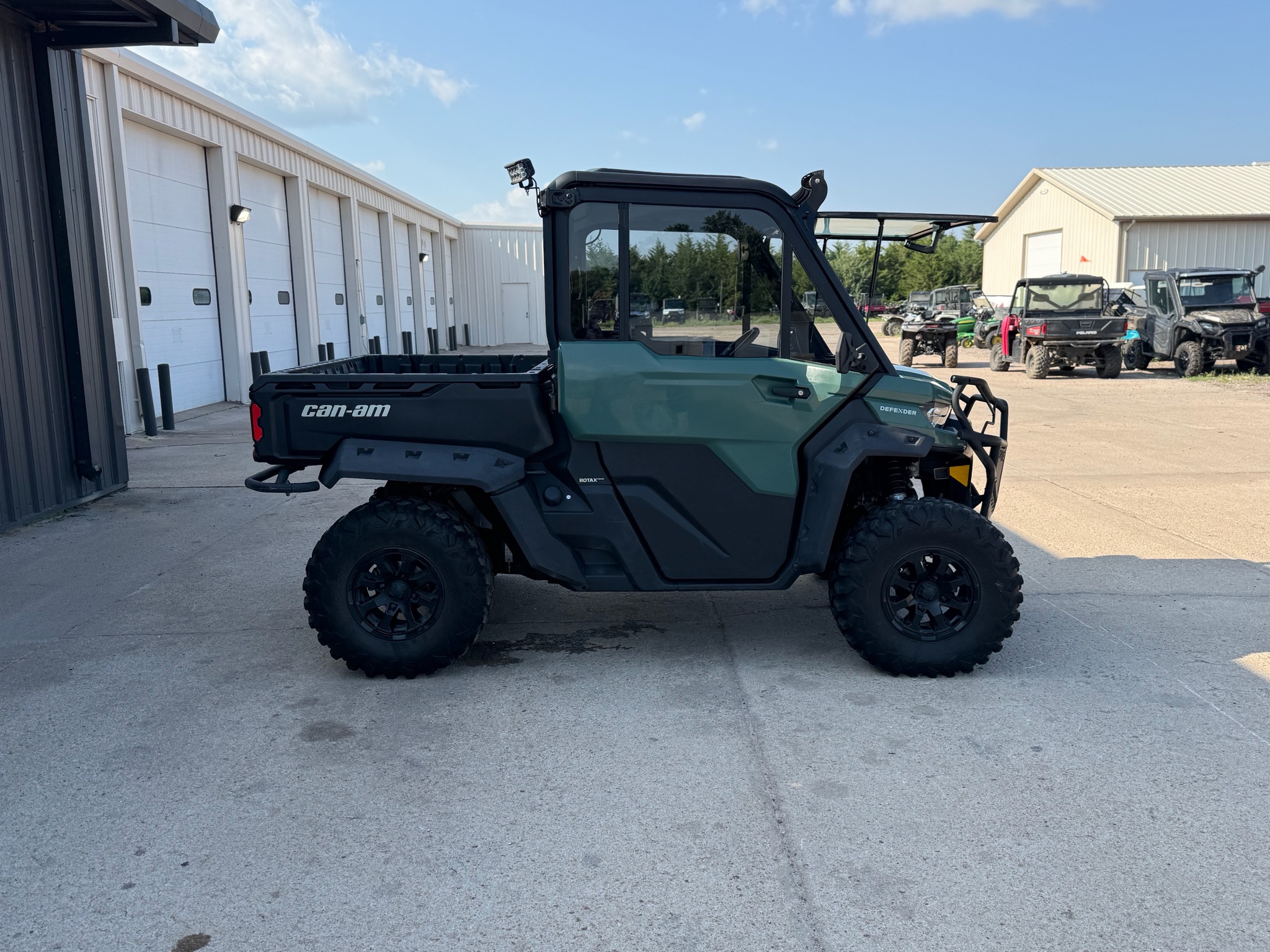 2025 Can-Am™ Defender DPS CAB 8