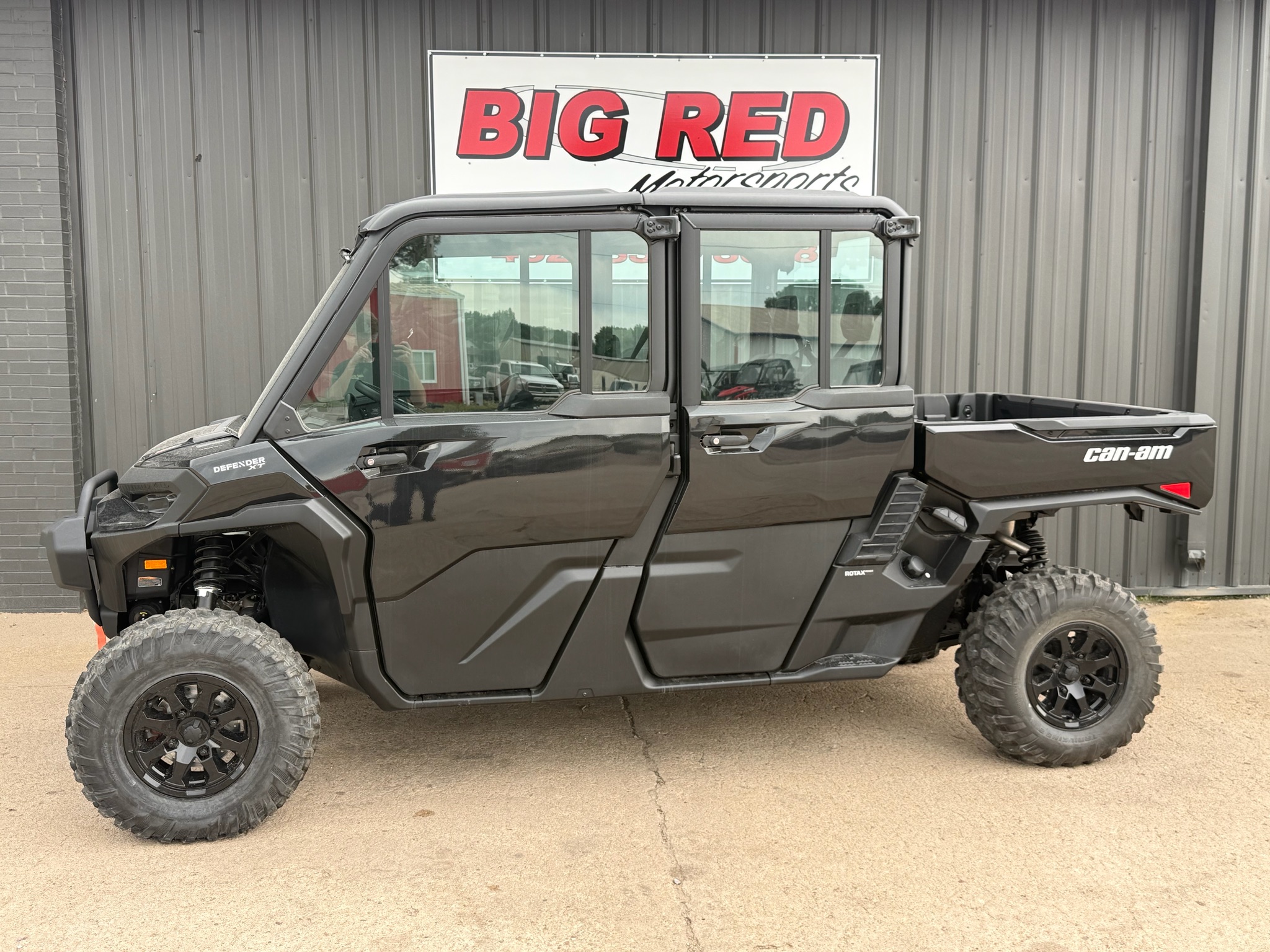 2026 Can-Am™ Defender MAX XT CAB HD11 1