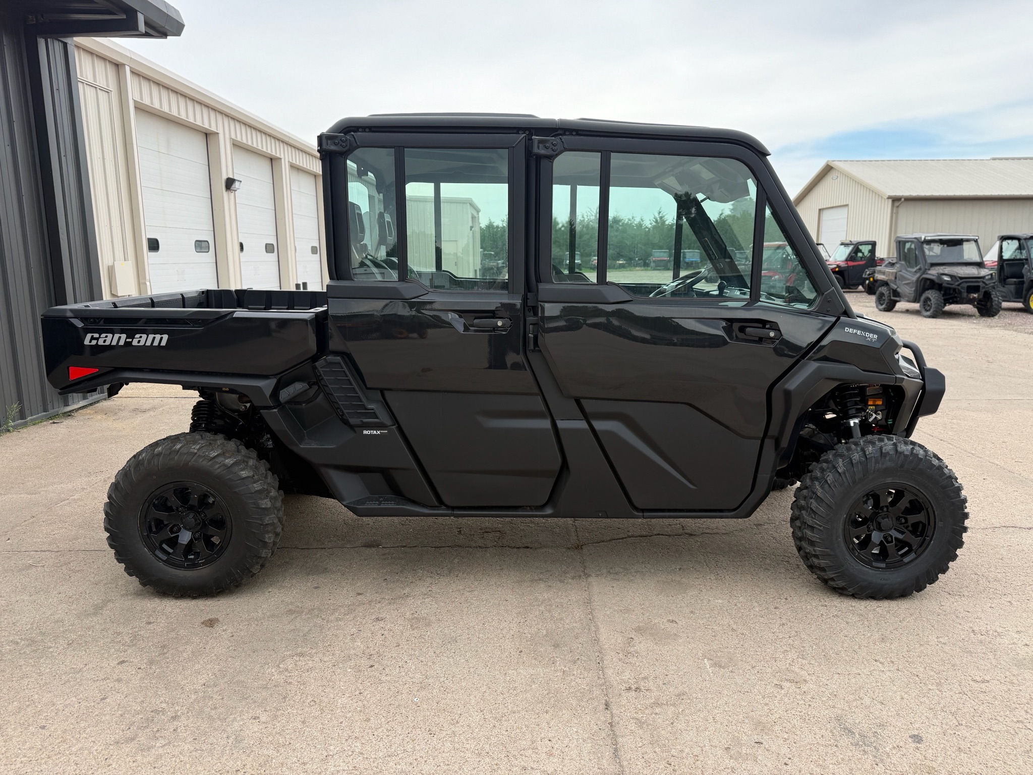 2026 Can-Am™ Defender MAX XT CAB HD11 8