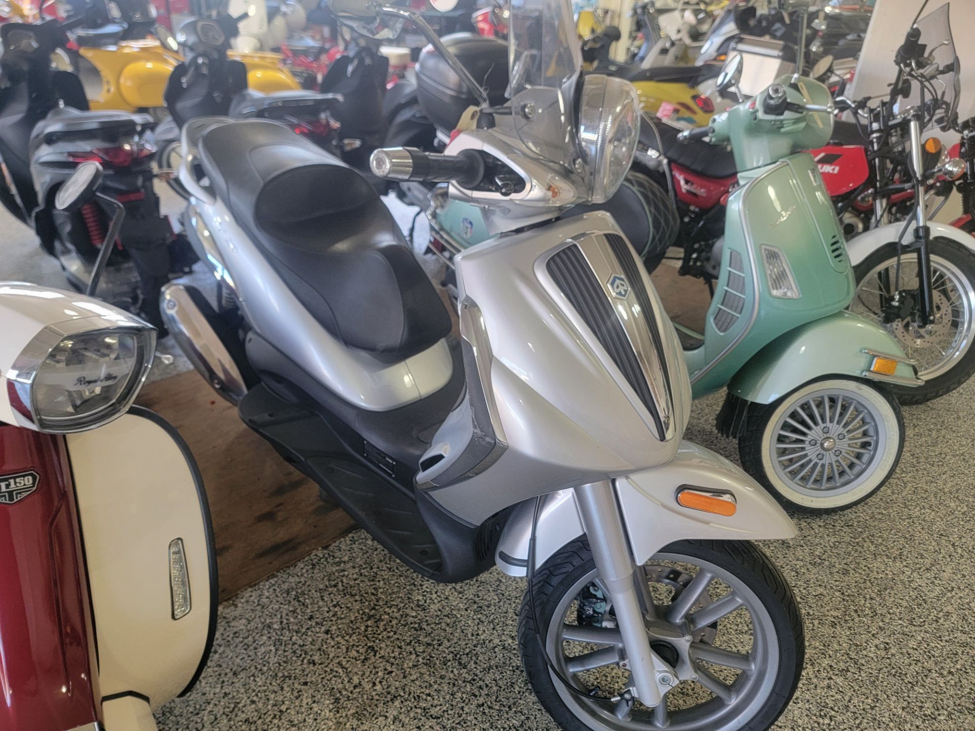 2008 Piaggio BV 250 3