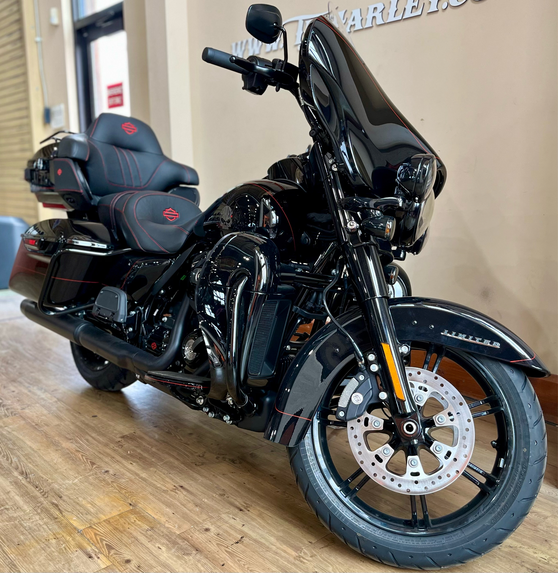 2023 Harley-Davidson Ultra Limited in Loveland, Colorado - Photo 2