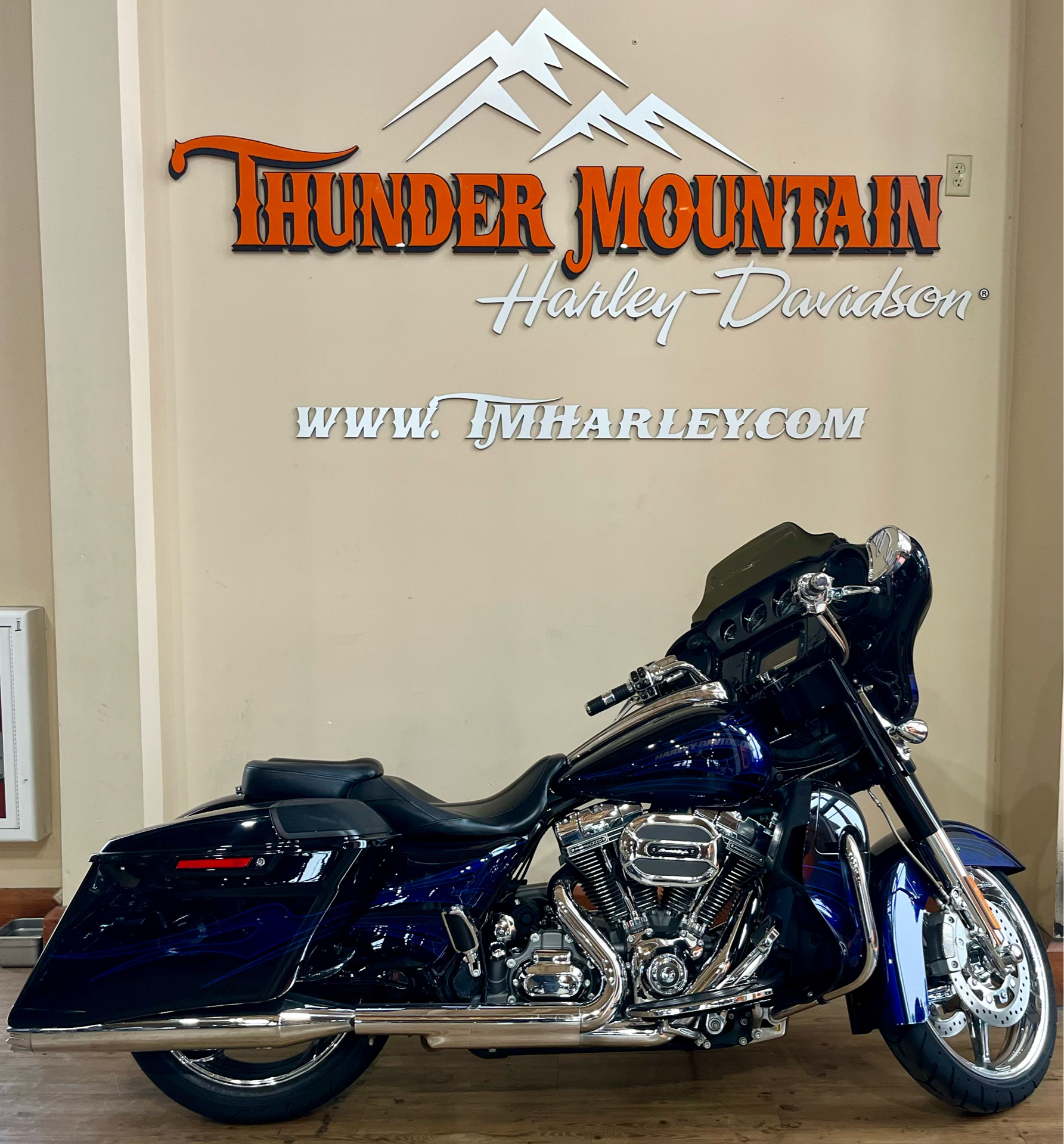 2016 Harley-Davidson CVO™ Street Glide® in Loveland, Colorado - Photo 1