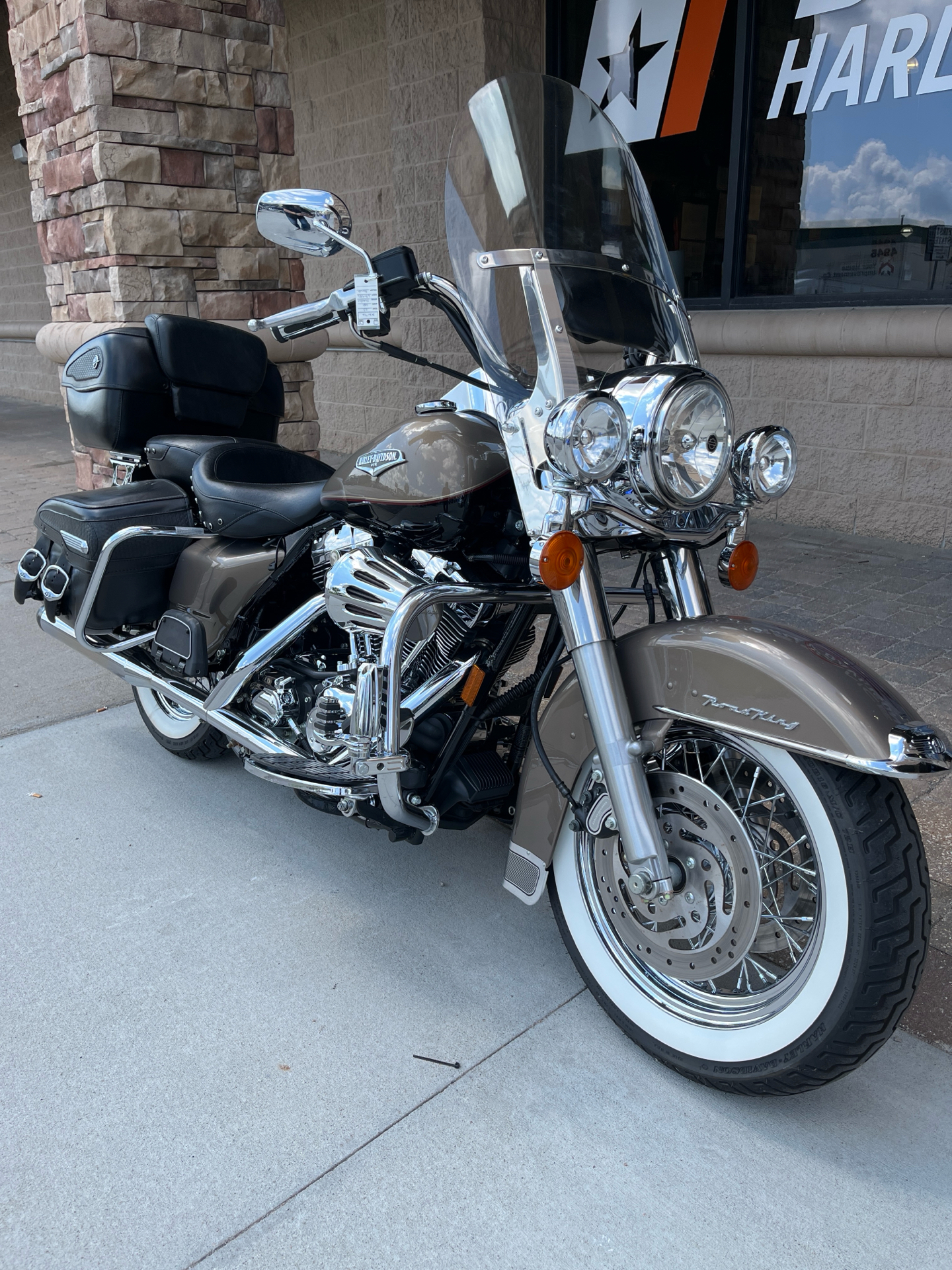 2005 Harley-Davidson FLHRCI Road King® Classic in Omaha, Nebraska - Photo 2