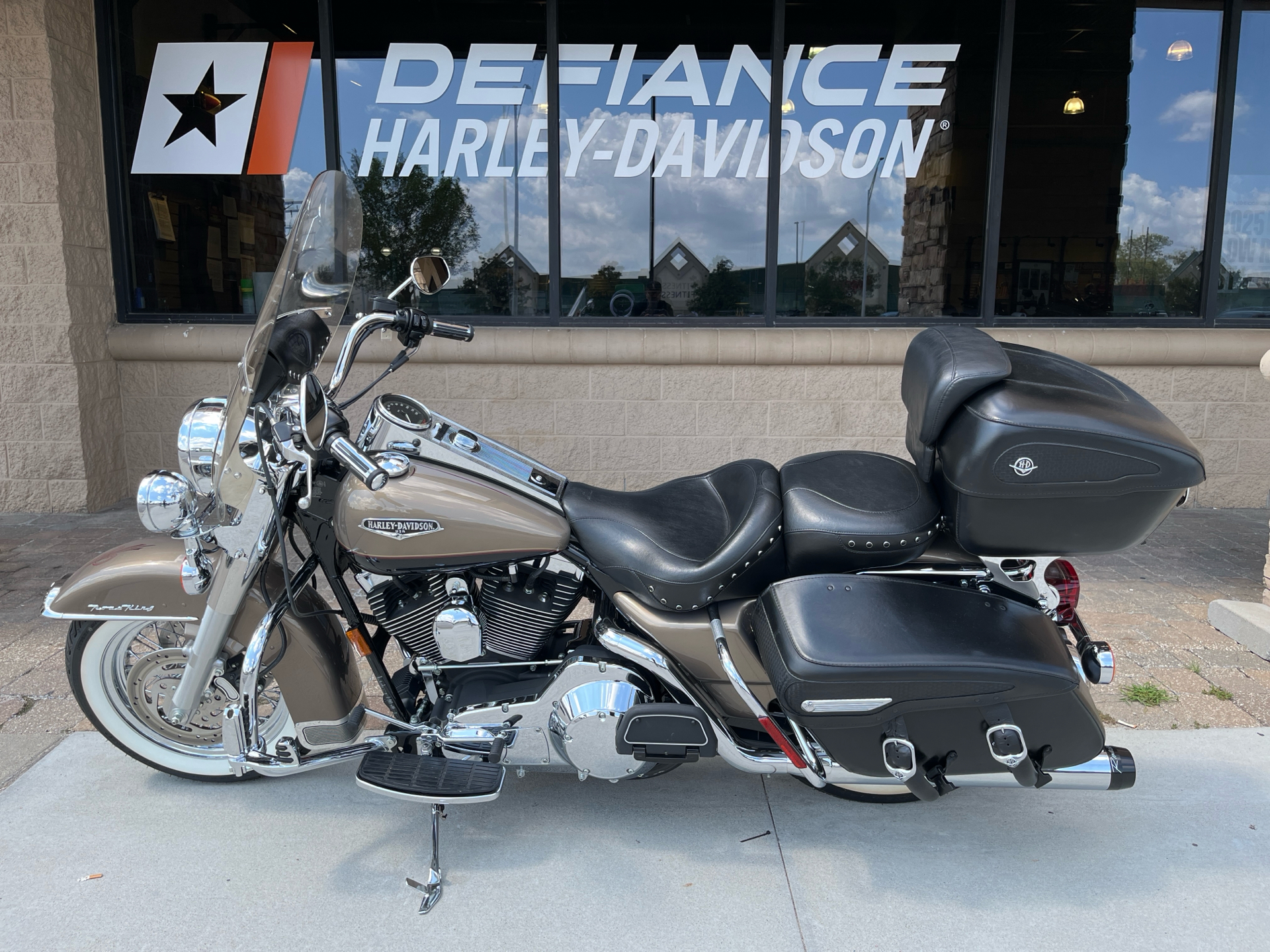 2005 Harley-Davidson FLHRCI Road King® Classic in Omaha, Nebraska - Photo 3