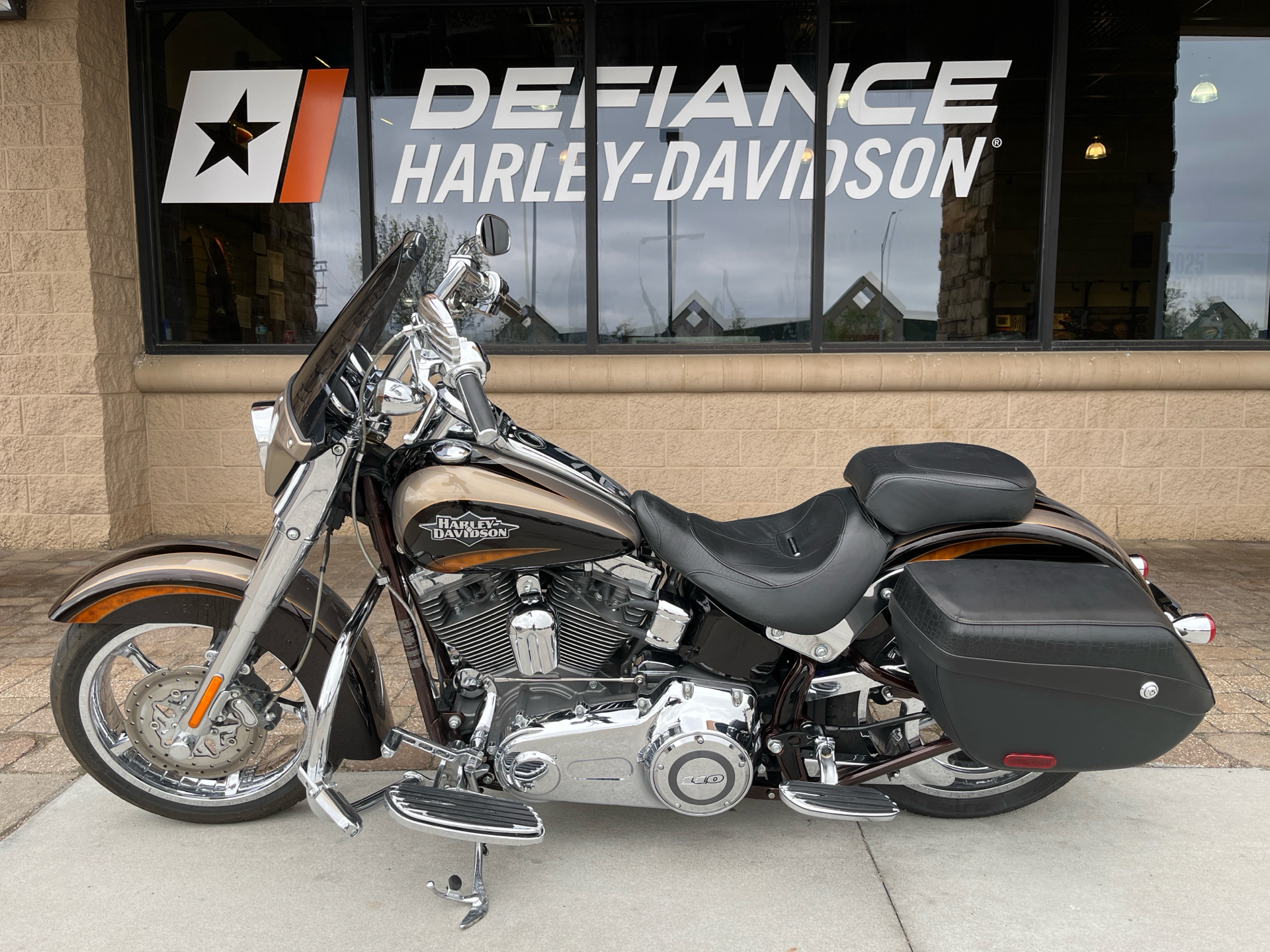 2011 Harley-Davidson CVO™ Softail® Convertible in Omaha, Nebraska - Photo 3