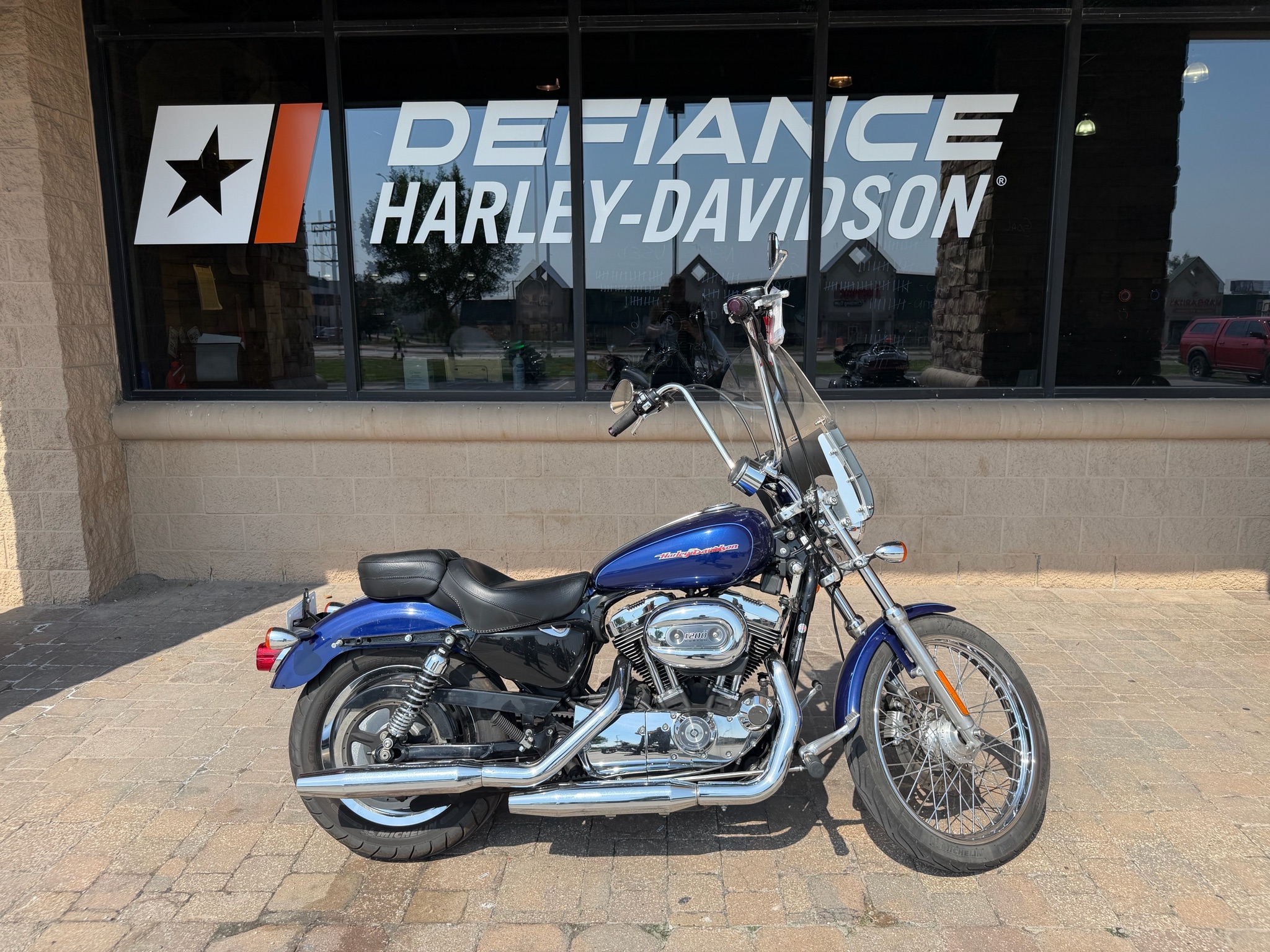 2006 Harley-Davidson Sportster® 1200 Custom 1