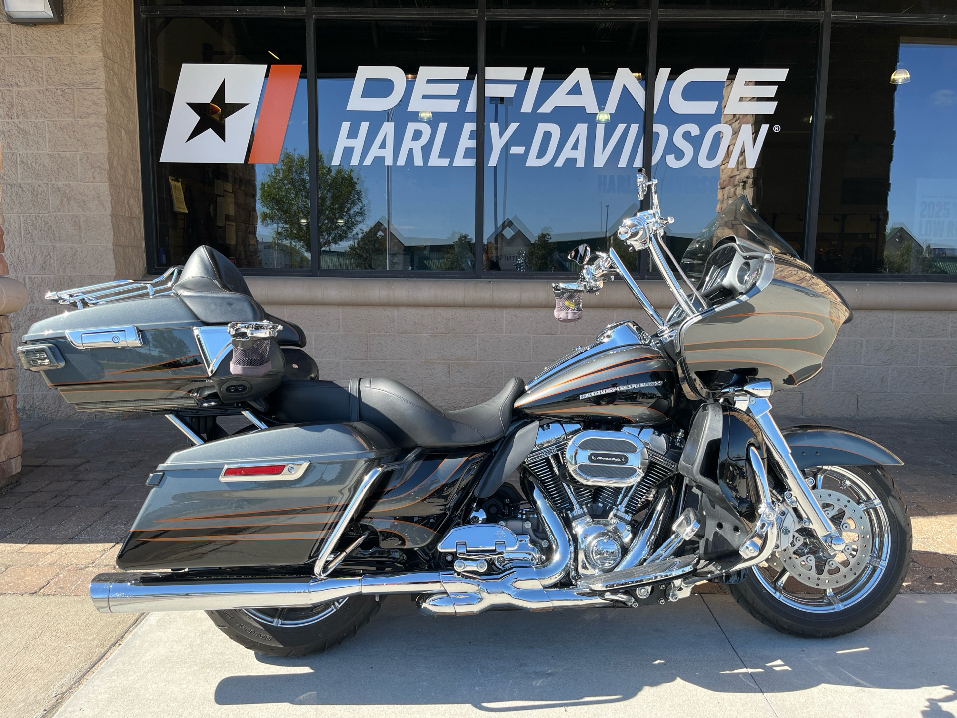 2016 Harley-Davidson CVO™ Road Glide™ Ultra in Omaha, Nebraska - Photo 1
