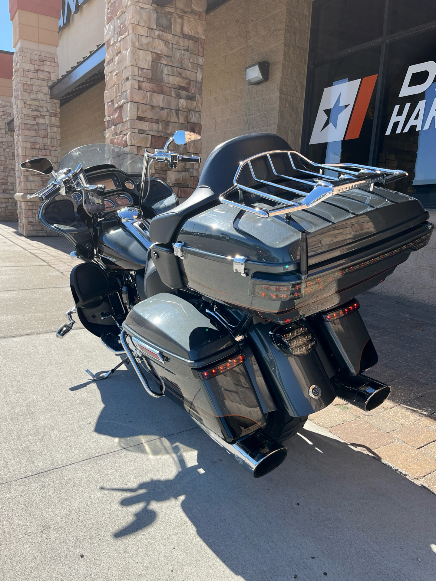 2016 Harley-Davidson CVO™ Road Glide™ Ultra in Omaha, Nebraska - Photo 4