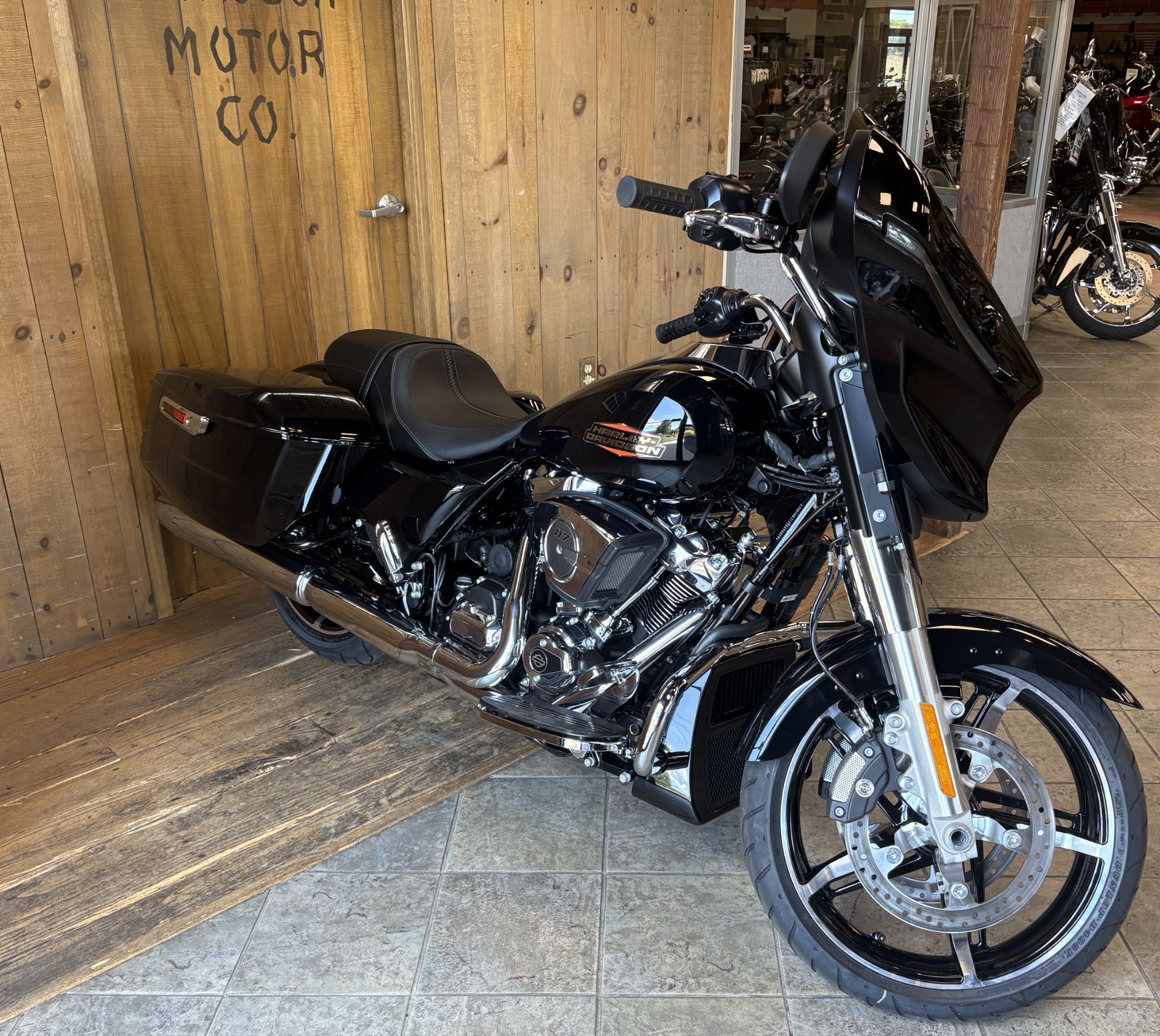 2025 Harley Davidson Street Glide Vivid Black Chrome Finish 2025-harley-davidson-street-glide-vivid-black-chrome-finish