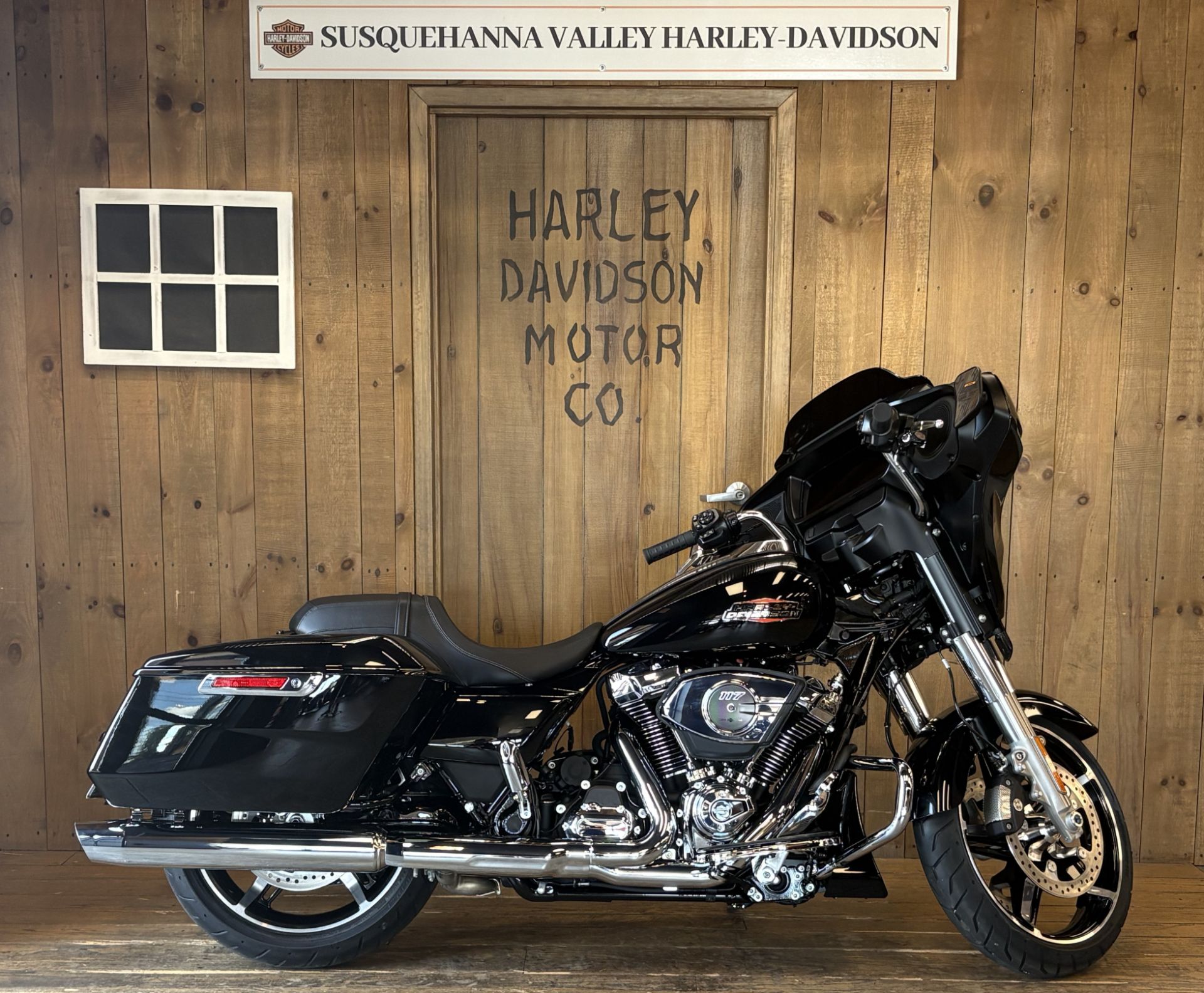 2025 Harley Davidson Street Glide Vivid Black Chrome Finish 2025-harley-davidson-street-glide-vivid-black-chrome-finish
