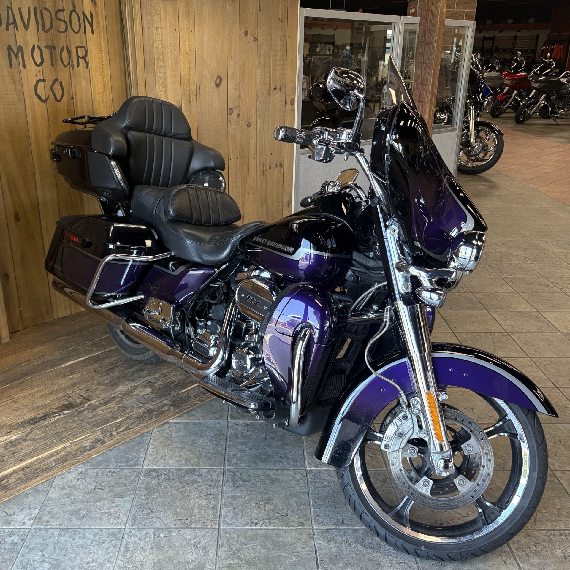 2021 Harley-Davidson CVO™ Limited Royal Purple / Royal Black Fade