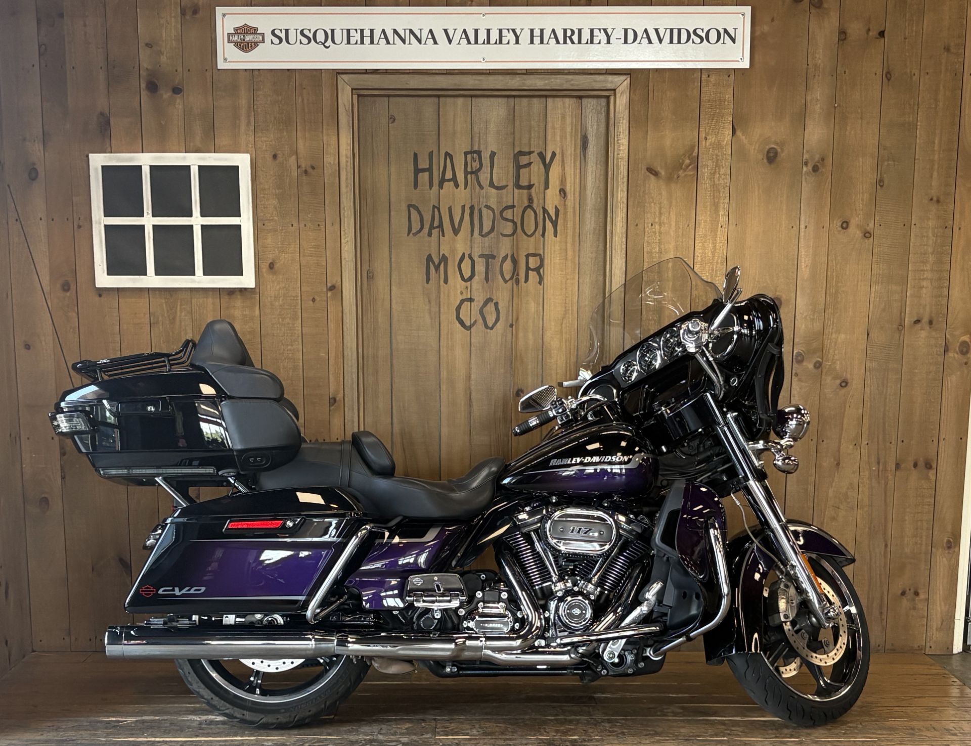 2021 Harley-Davidson CVO™ Limited Royal Purple Royal Black Fade - Main Image