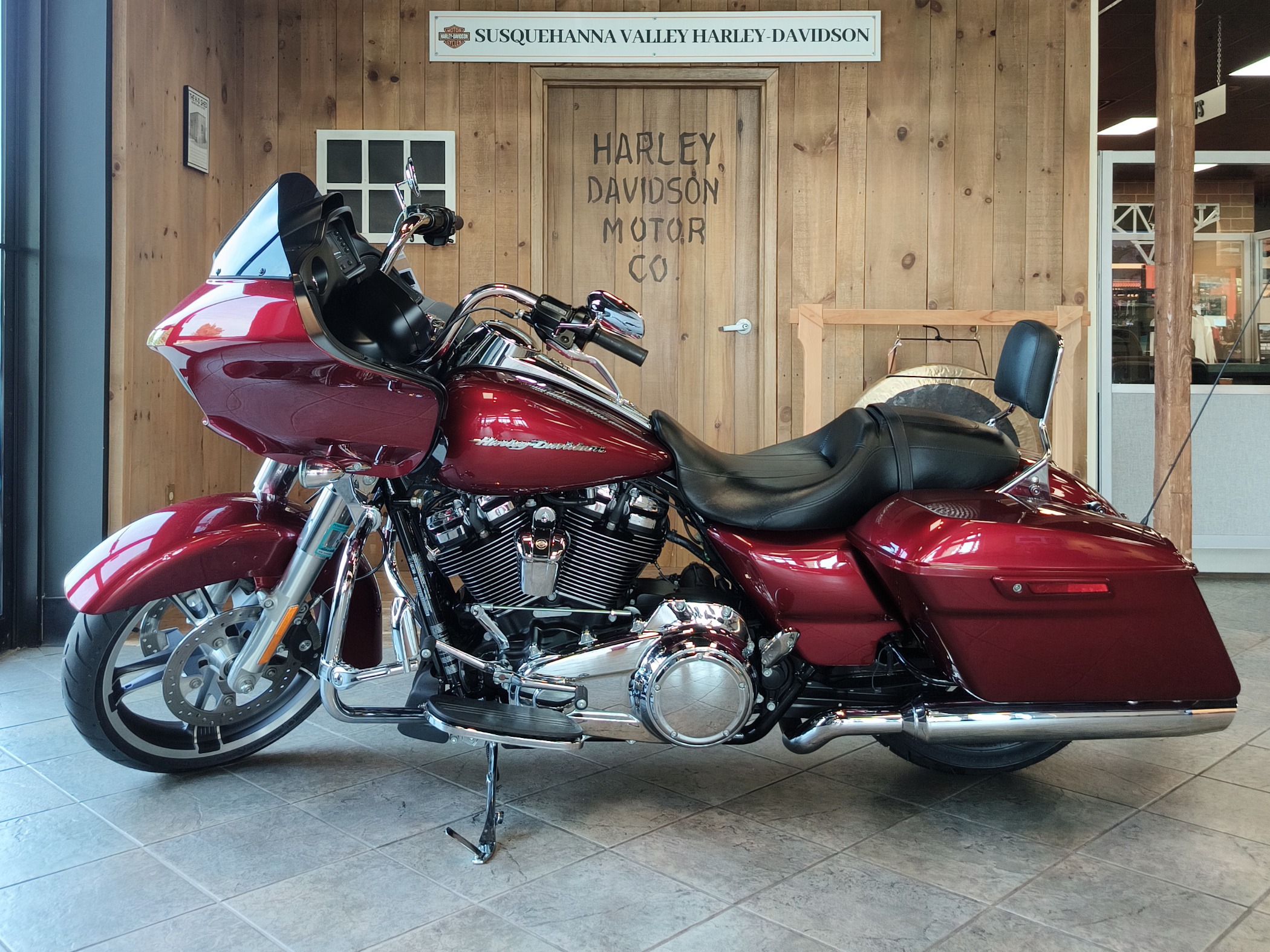 2017 Harley-Davidson Road Glide® 4