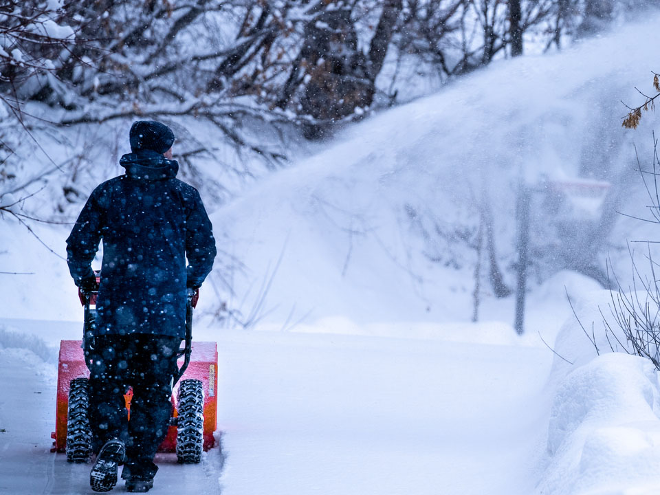 Ariens Deluxe 28 SHO in Gaylord, Michigan - Photo 7