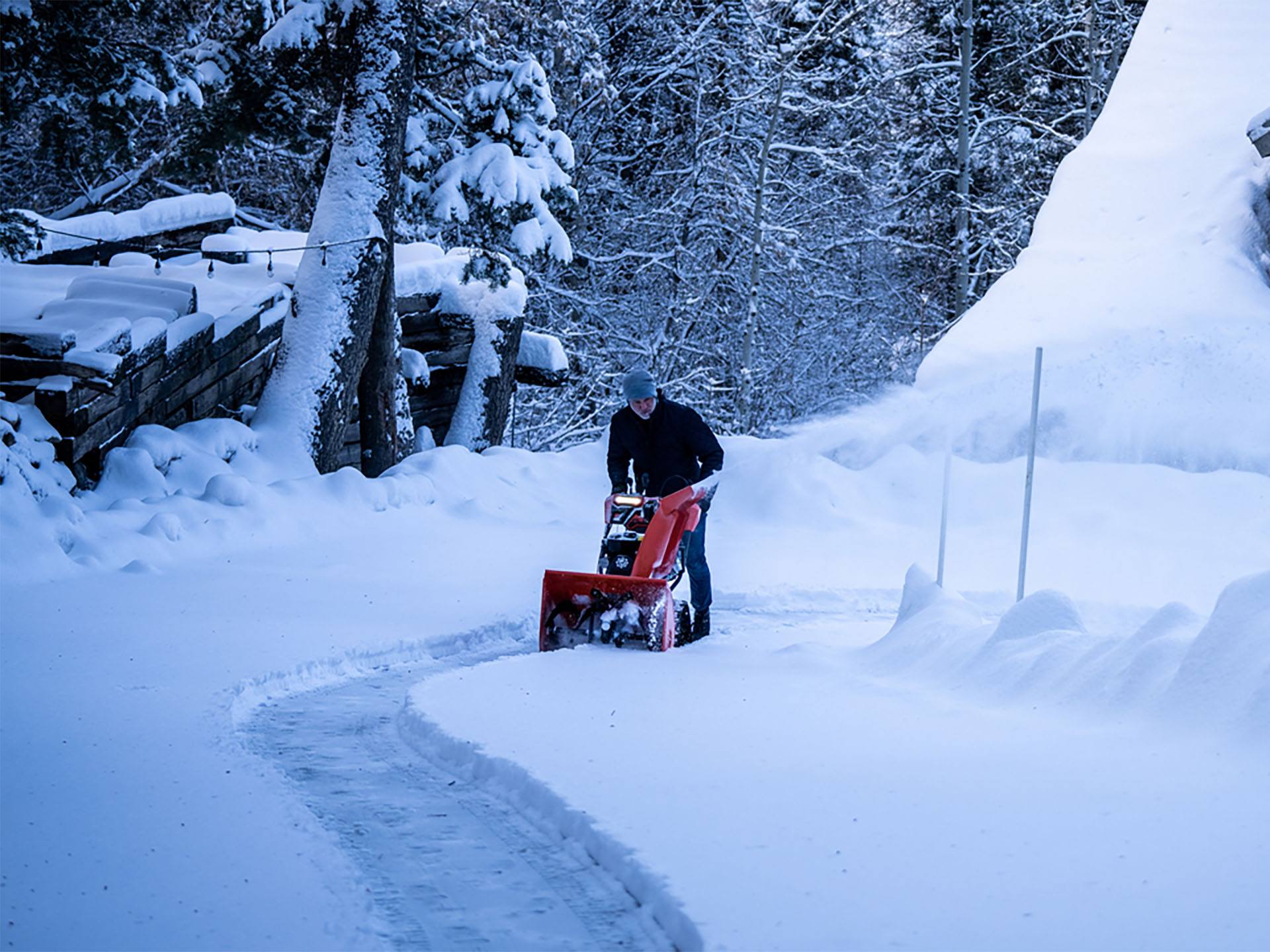Ariens Platinum 30 SHO in Calmar, Iowa - Photo 12