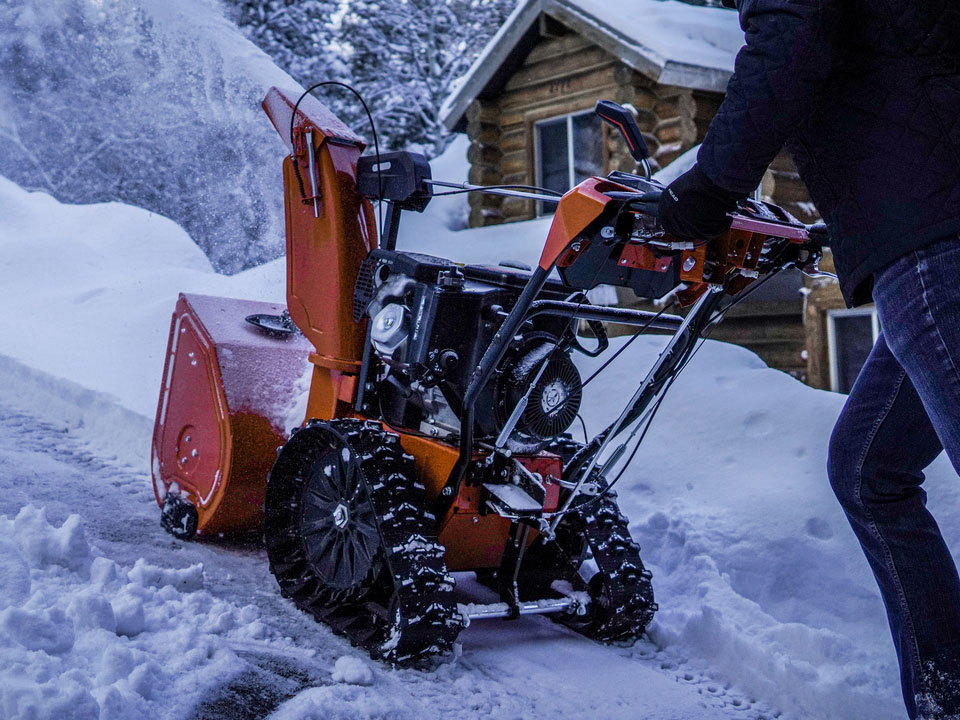 Ariens Platinum 30 SHO in Calmar, Iowa - Photo 4