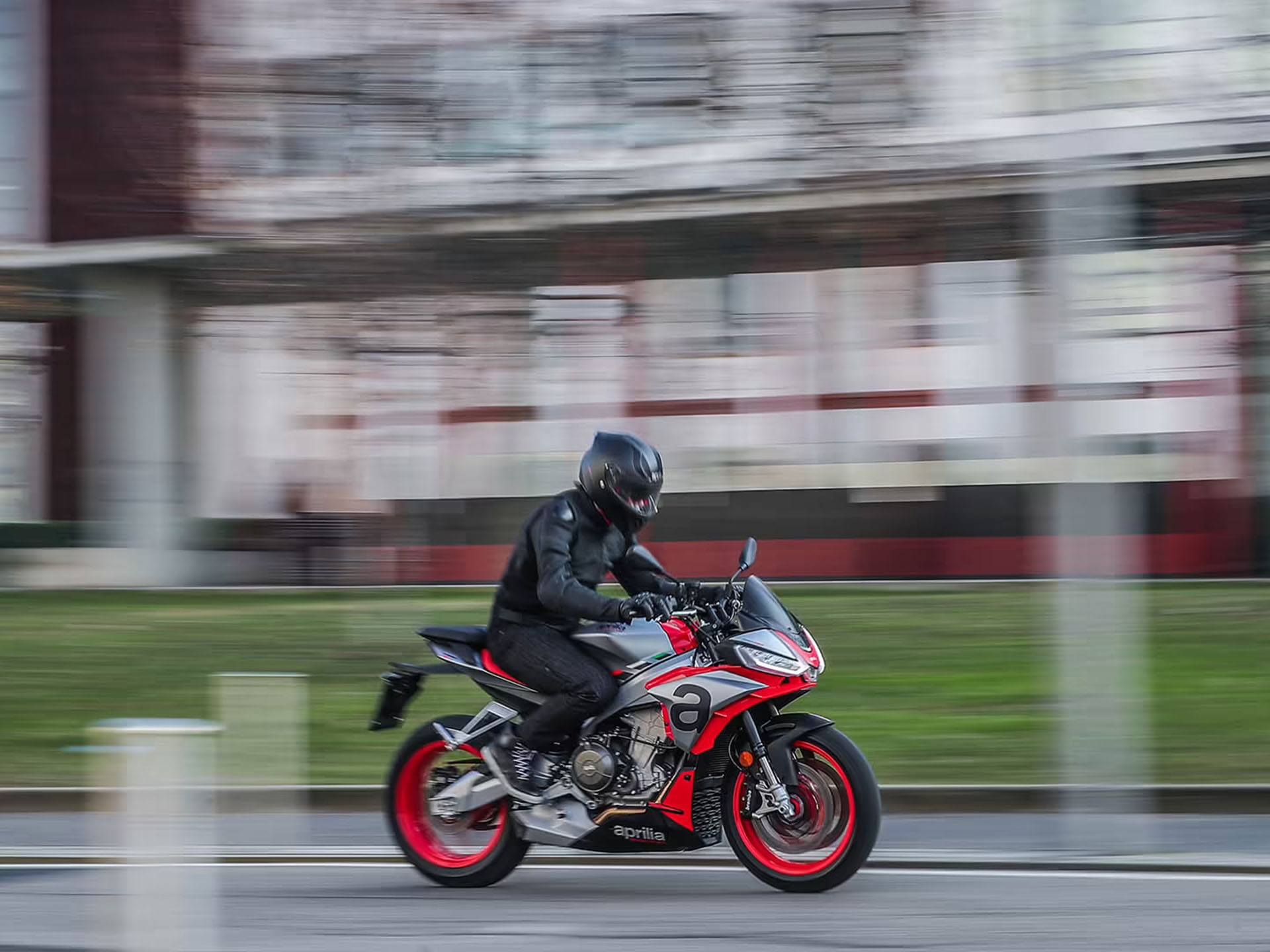 New 2024 Aprilia Tuono 660 Specs Photos Price For Sale in Elk Grove CA Torque Red