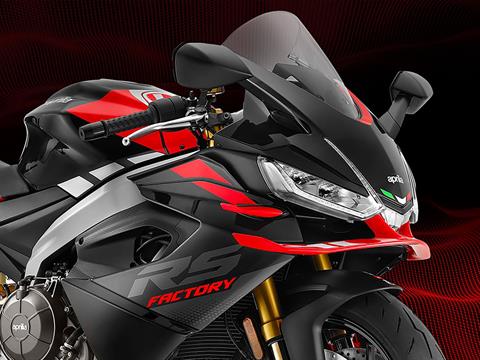 Comparaison Des Motos Aprilia Tuono 660 Factory 2025 VS. Triumph Street Triple 765 RS 2020