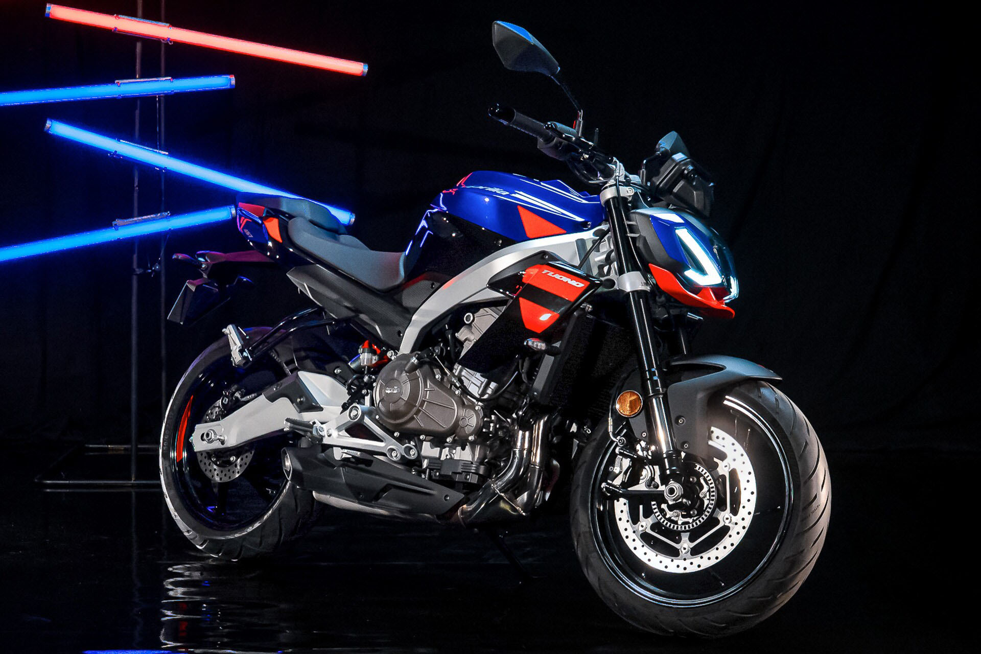 タオパイパイ様　ali　レッドブル New 2026 Aprilia Tuono 457 Piranha Red