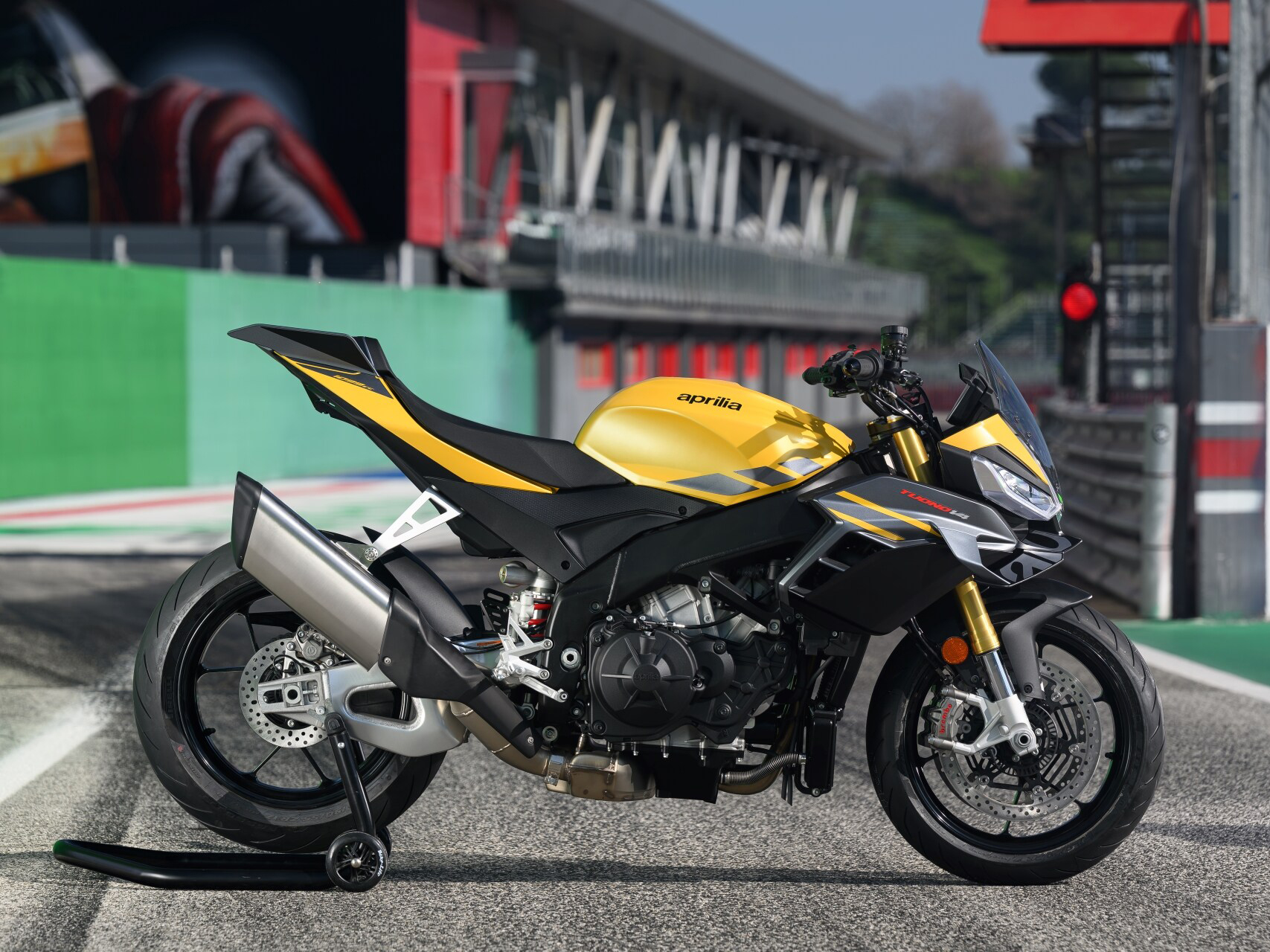 2027 Aprilia Tuono V4 1100 in Fort Myers, Florida - Photo 15