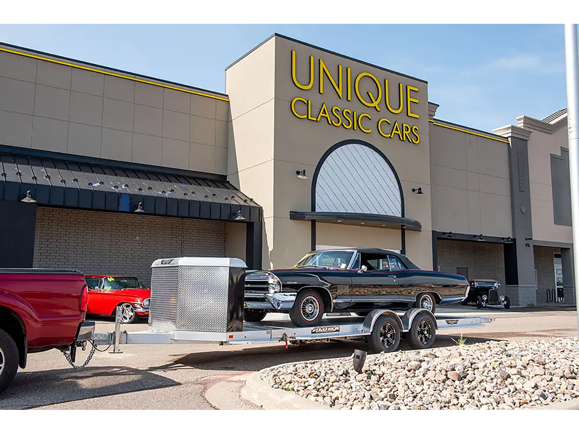 2025 ALUMA Executive 8200 XL Tilt Series Trailers 245 in. in North Bend, Oregon - Photo 4