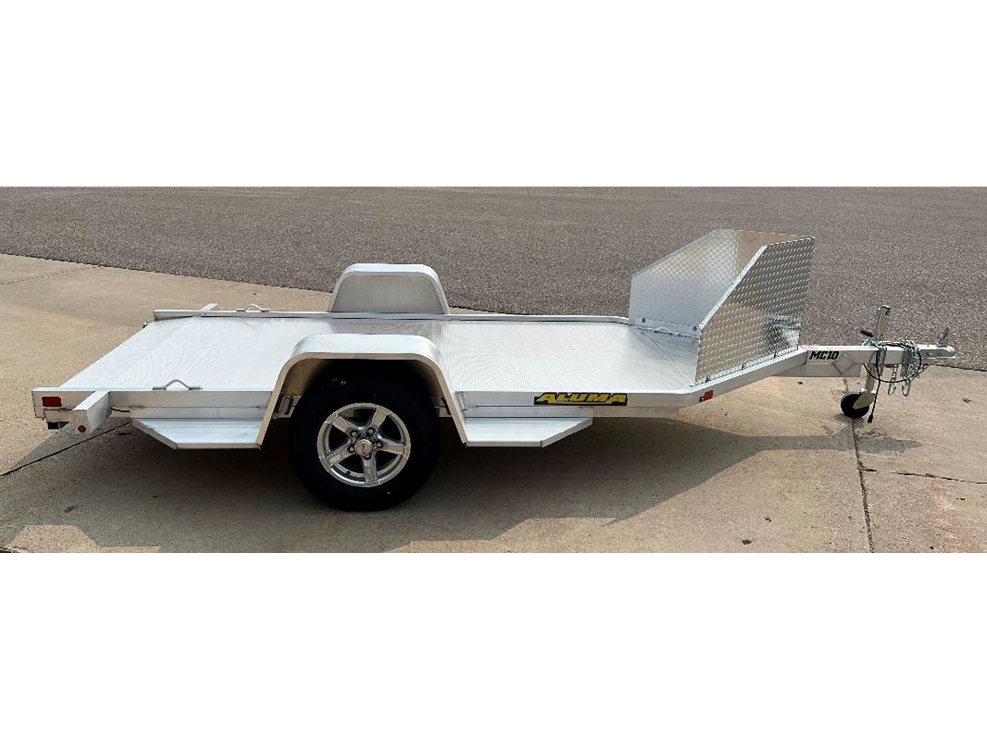 2025 ALUMA Motorcycle Trailers 51 in. Wide in North Bend, Oregon - Photo 2