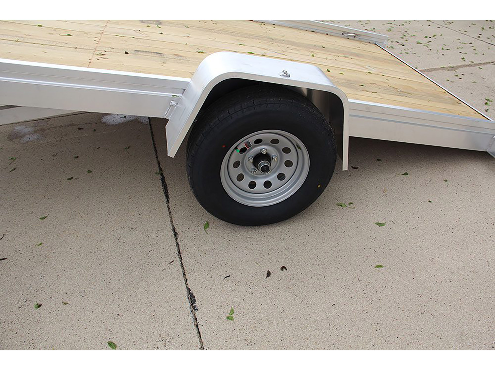2025 ALUMA ESW Tilt Series Trailers 172.5 in. in North Bend, Oregon - Photo 2