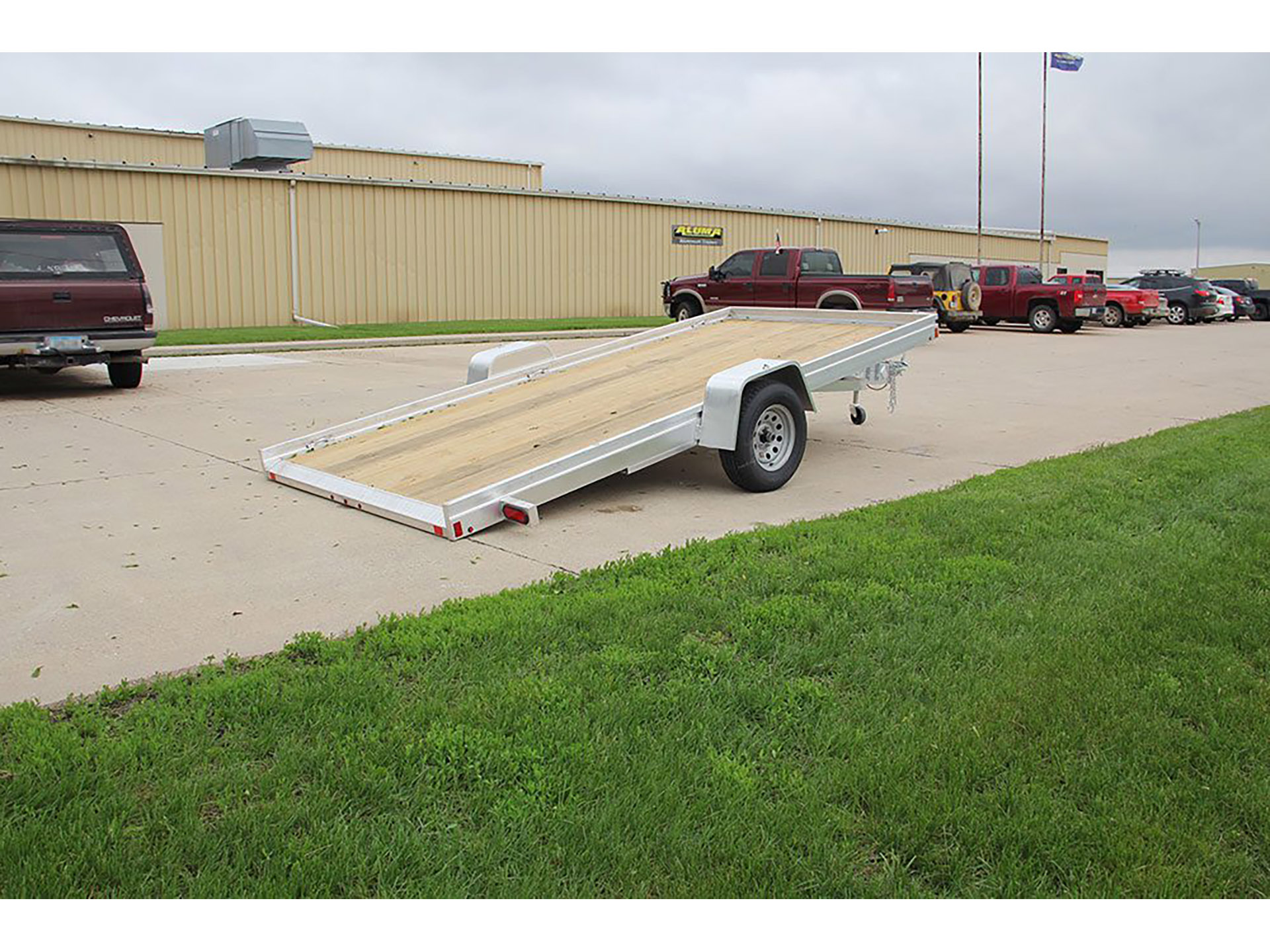 2025 ALUMA ESW Tilt Series Trailers 172.5 in. in North Bend, Oregon - Photo 7