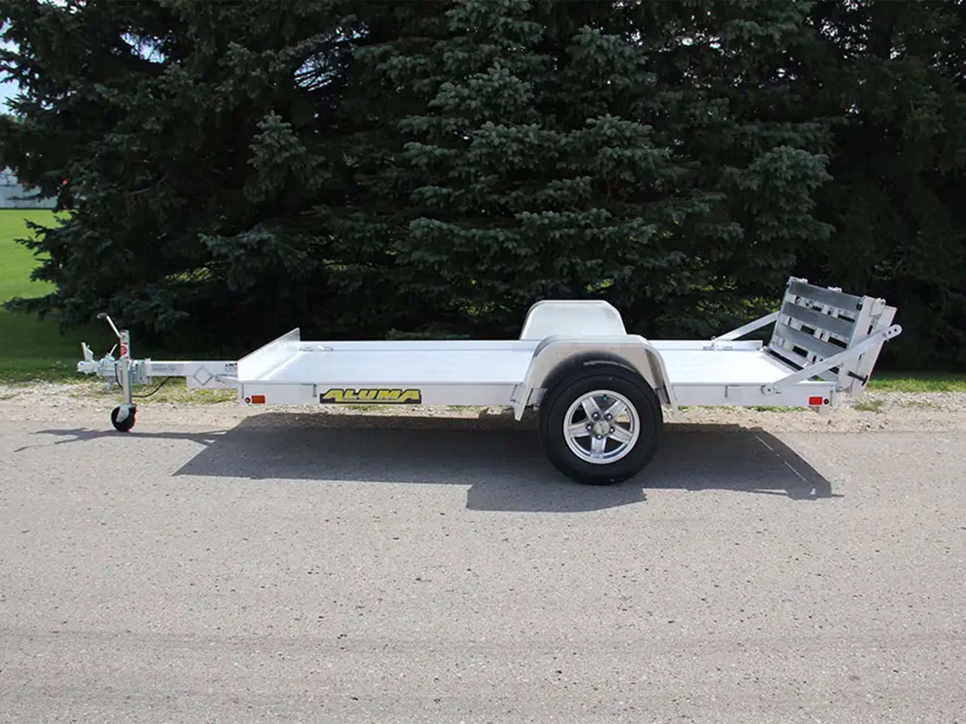 2025 ALUMA Single Axle Utility Trailers Bi-fold Tailgate - 5410 in North Bend, Oregon - Photo 2