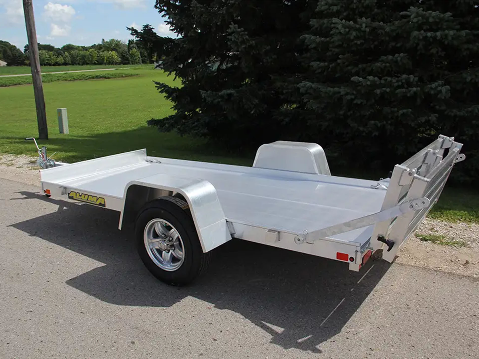 2025 ALUMA Single Axle Utility Trailers Bi-fold Tailgate - 5410 in North Bend, Oregon - Photo 3