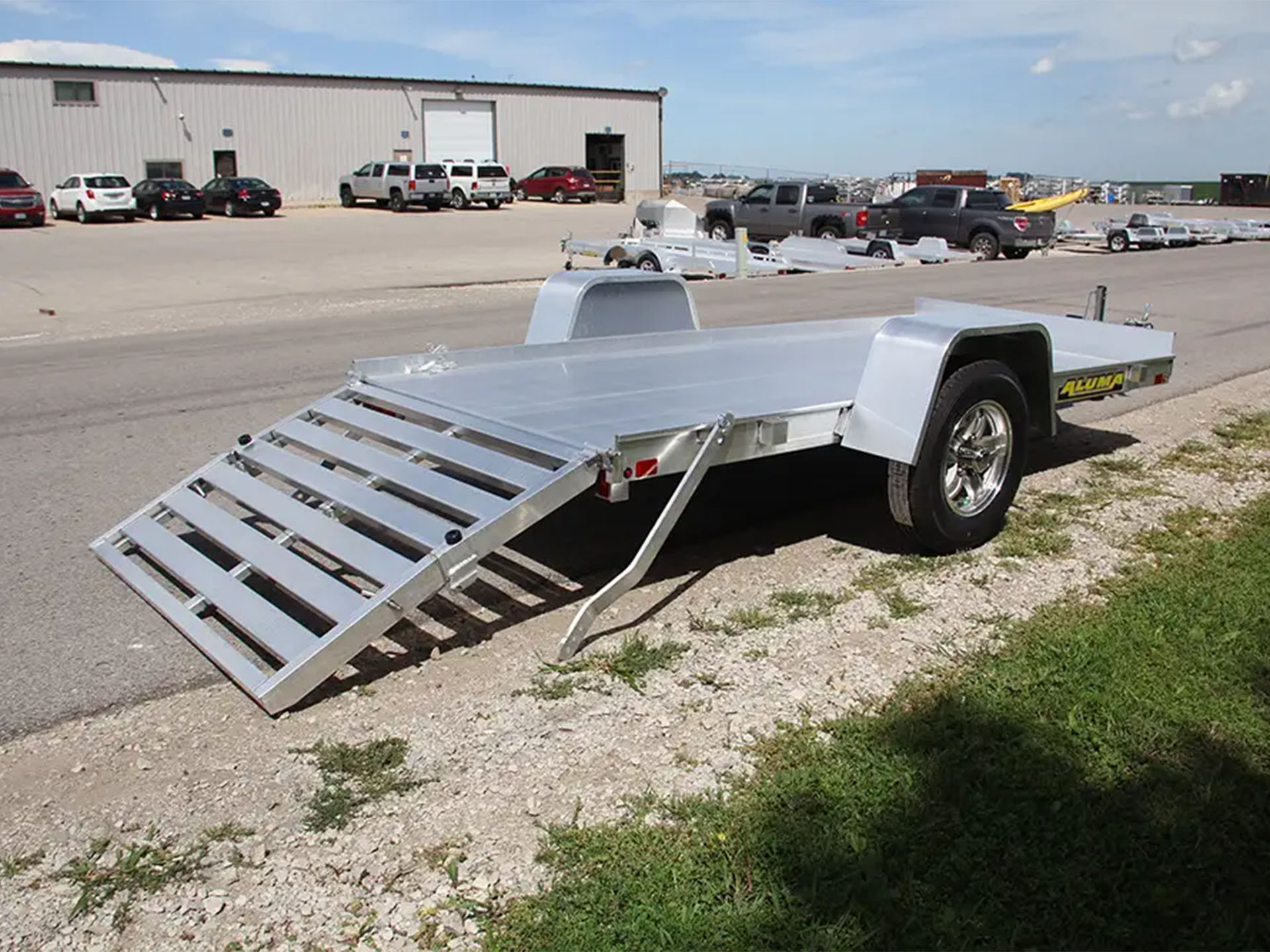 2025 ALUMA Single Axle Utility Trailers Bi-fold Tailgate - 5410 in North Bend, Oregon - Photo 5