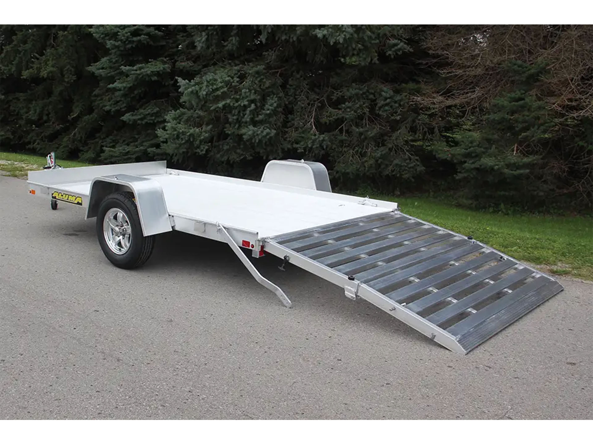 2025 ALUMA Single Axle Utility Trailers Bi-fold Tailgate - 7210 in North Bend, Oregon - Photo 2
