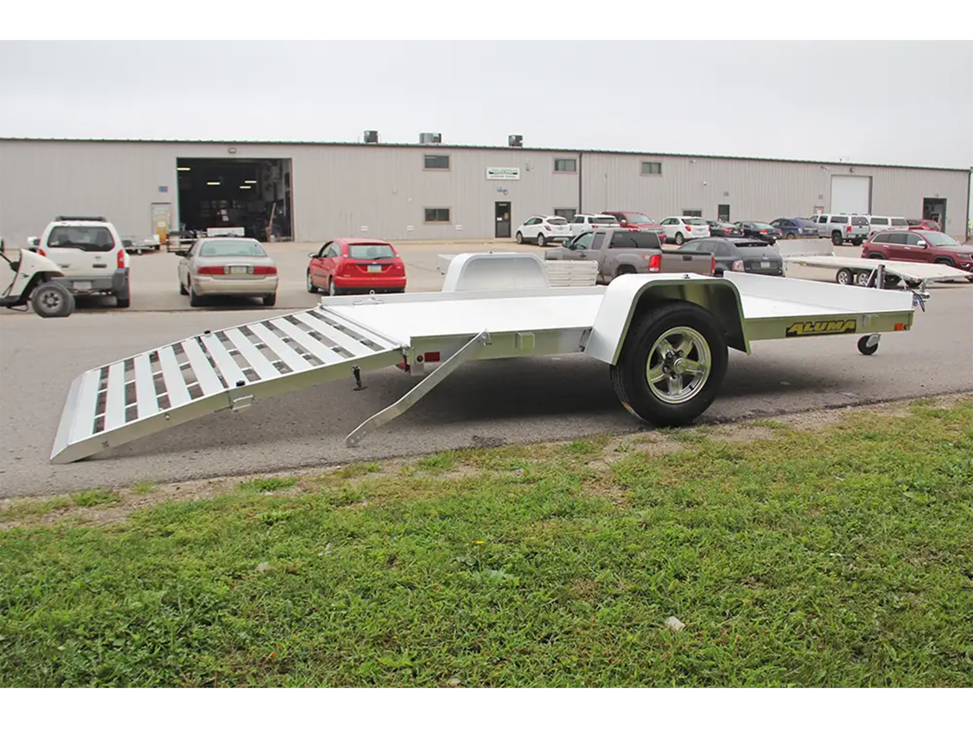 2025 ALUMA Single Axle Utility Trailers Bi-fold Tailgate - 7210 in North Bend, Oregon - Photo 5