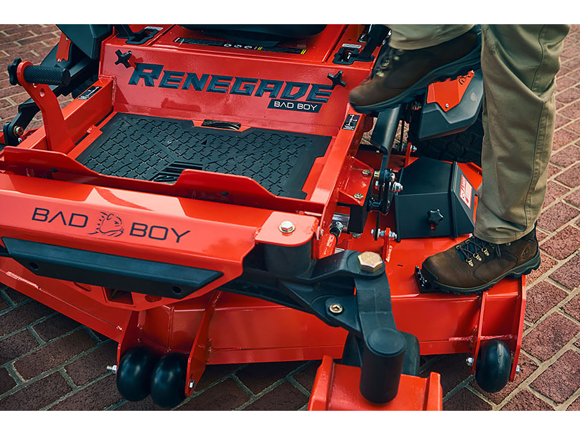 2025 Bad Boy Mowers Renegade Diesel 61 in. Perkins 24.7 hp in Gaylord, Michigan - Photo 15