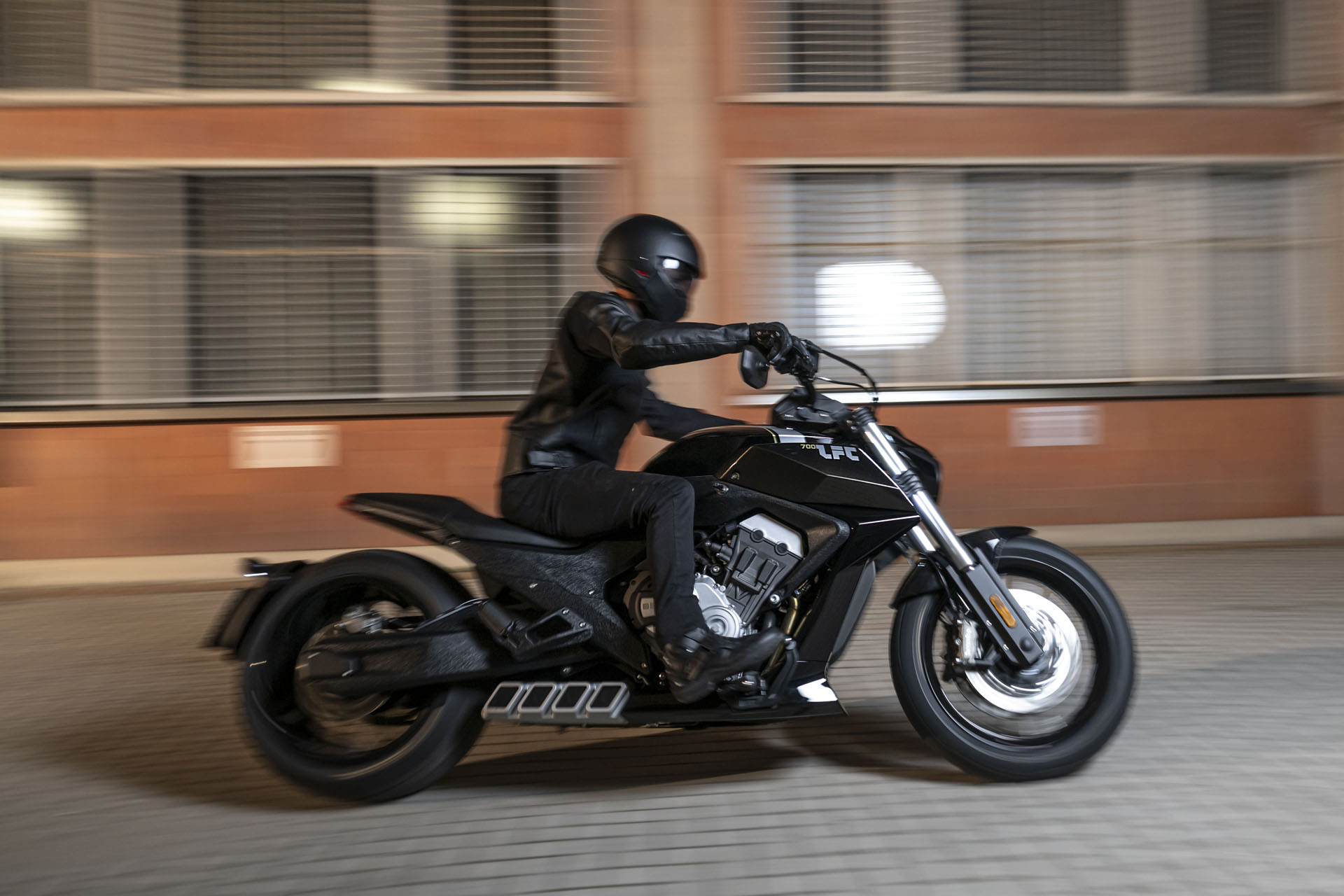 Compare Products: 2026 Benda LFC 700 vs 2026 Benda LFC 700 at Suzuki of ...